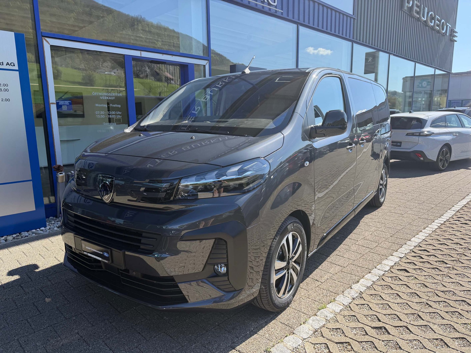 PEUGEOT Traveller Family Edition 2.2 BlueHDi 180 S/S-showroom-element-1