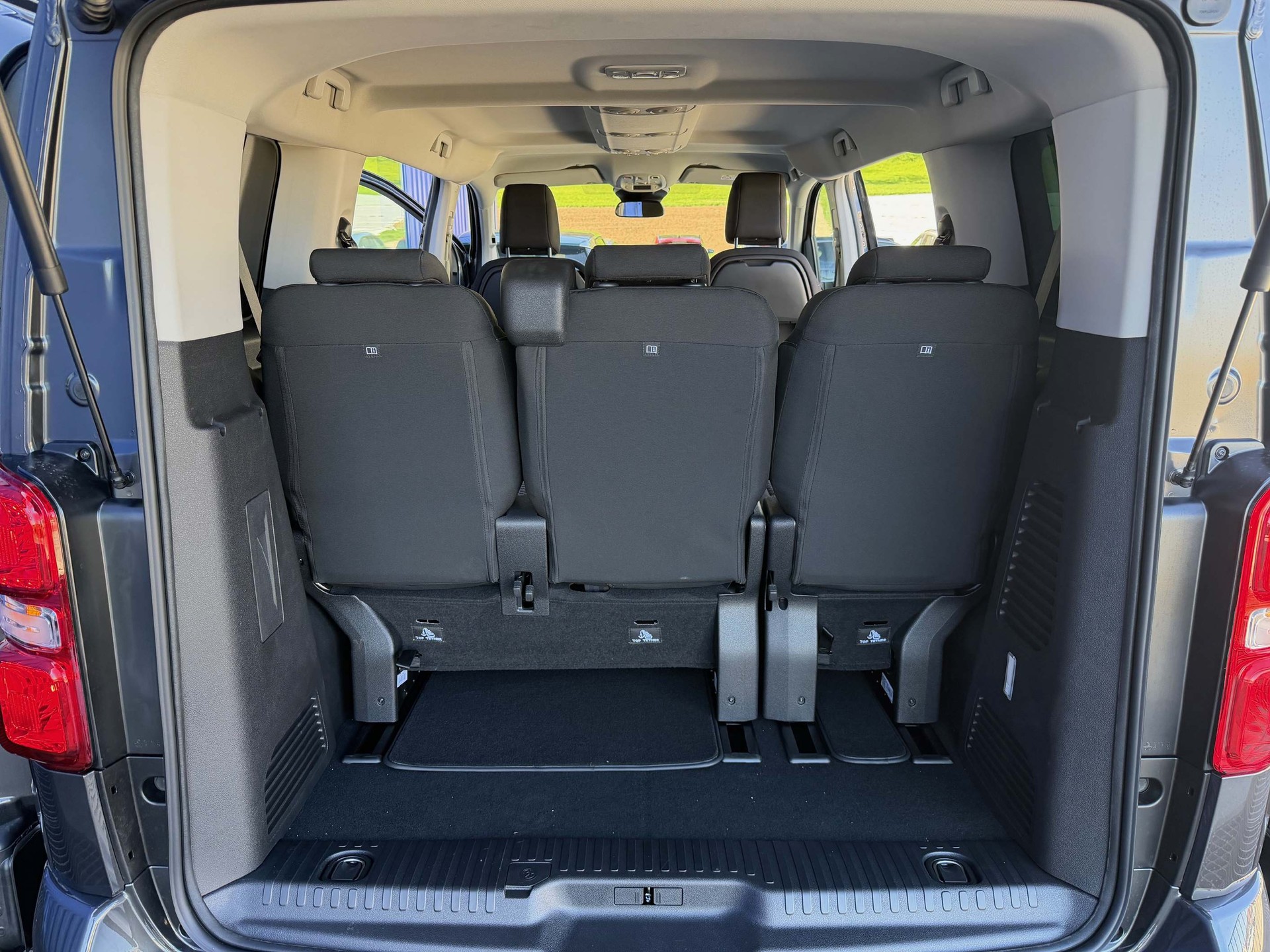 PEUGEOT Traveller Family Edition 2.2 BlueHDi 180 S/S-image-12