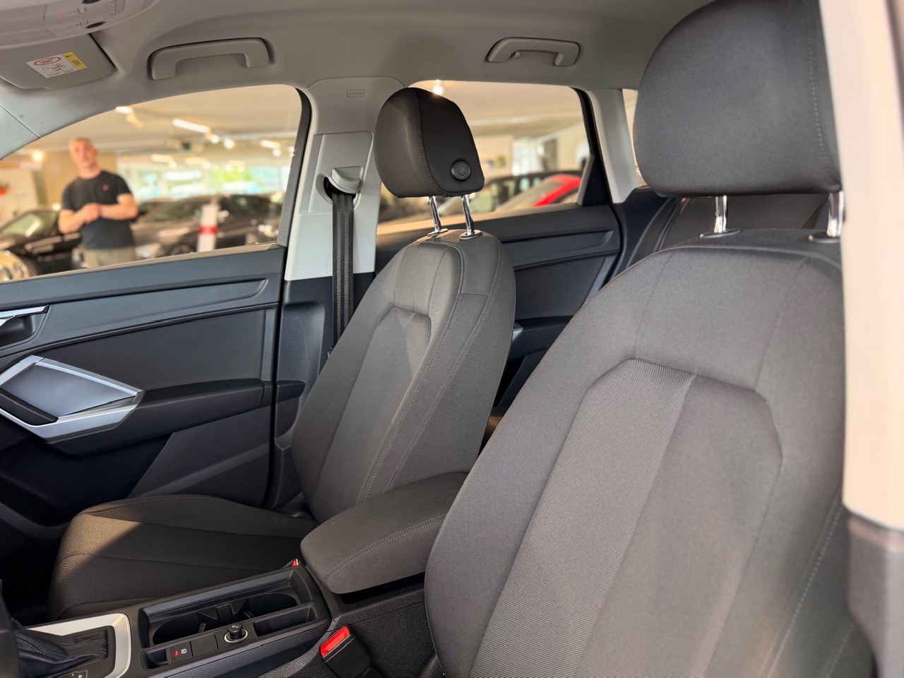 AUDI Q3 40 TDI quattro S-tronic-image-14