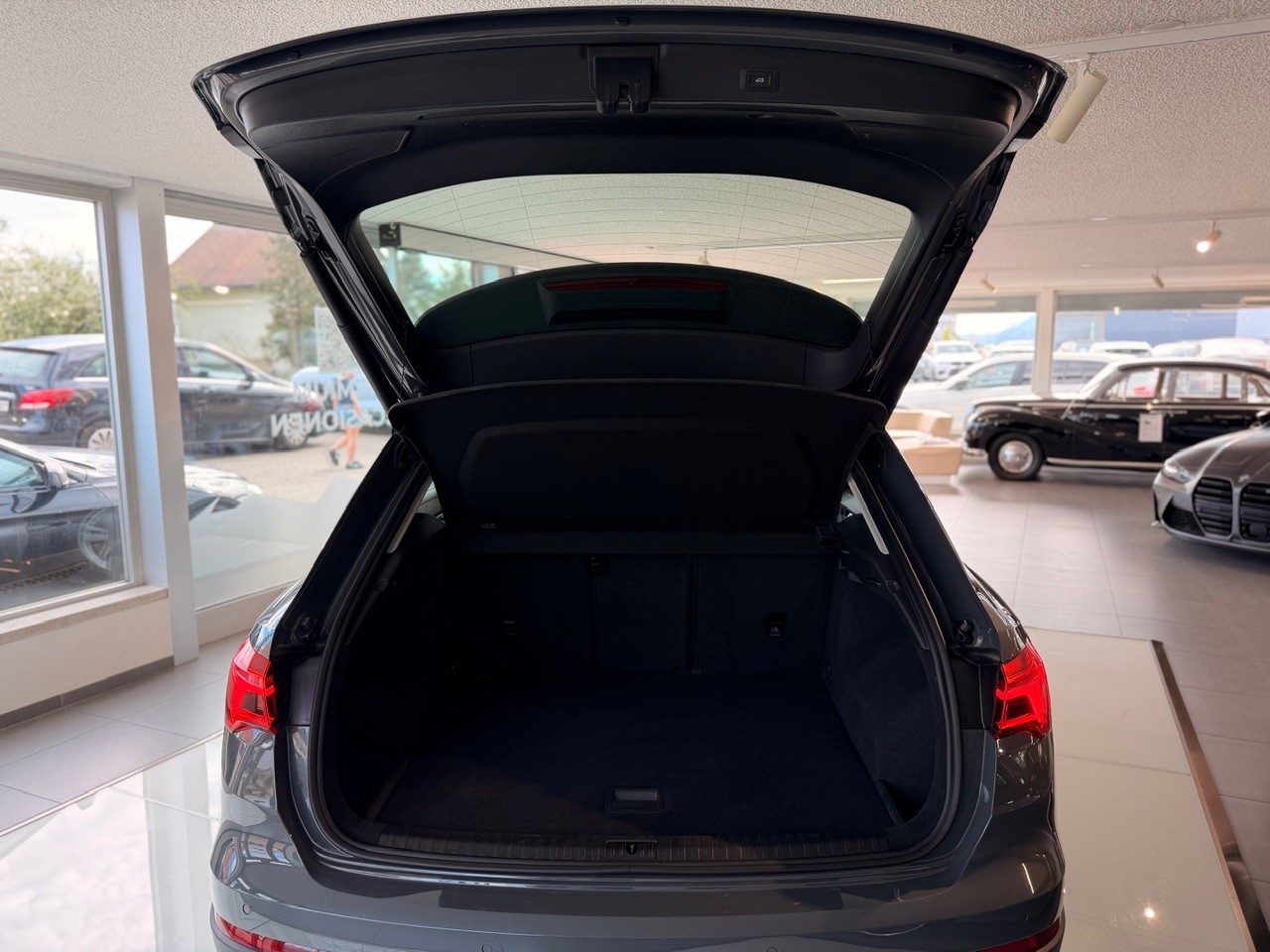 AUDI Q3 40 TDI quattro S-tronic-image-18