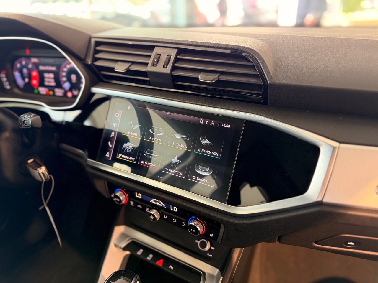 AUDI Q3 40 TDI quattro S-tronic-image-24