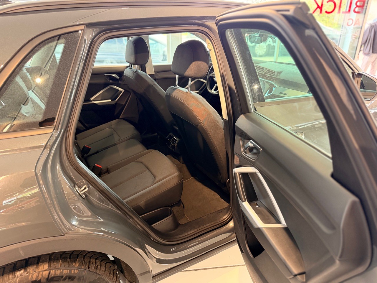 AUDI Q3 40 TDI quattro S-tronic-image-19