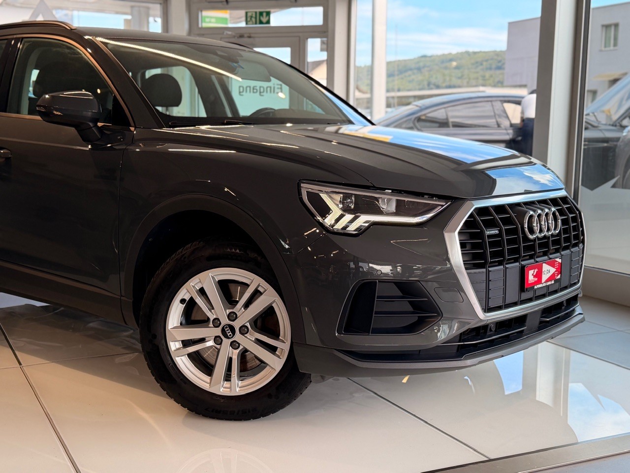 AUDI Q3 40 TDI quattro S-tronic-showroom-element-2