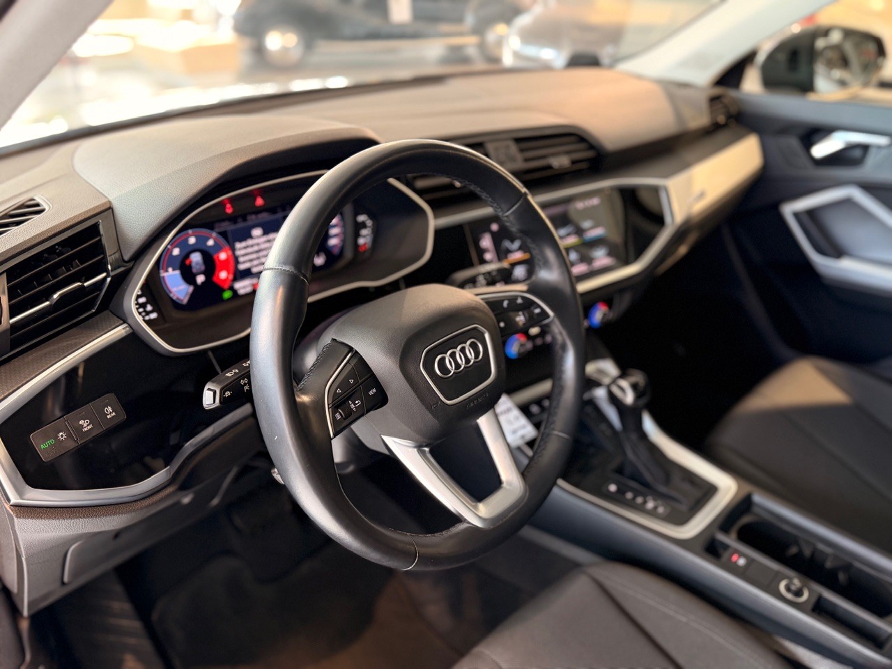 AUDI Q3 40 TDI quattro S-tronic-image-13