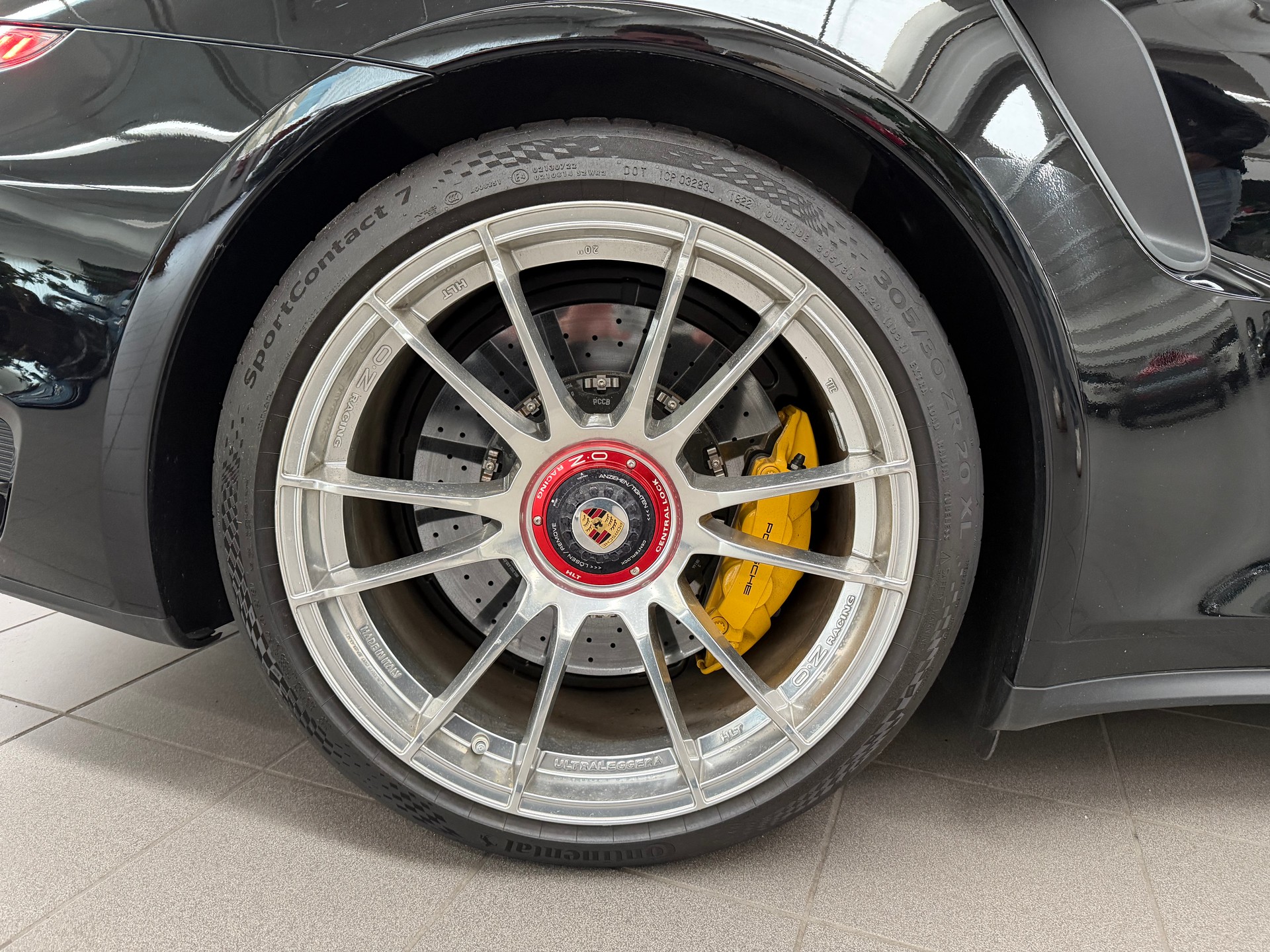 PORSCHE 911 Turbo S Cabrio PDK-image-4