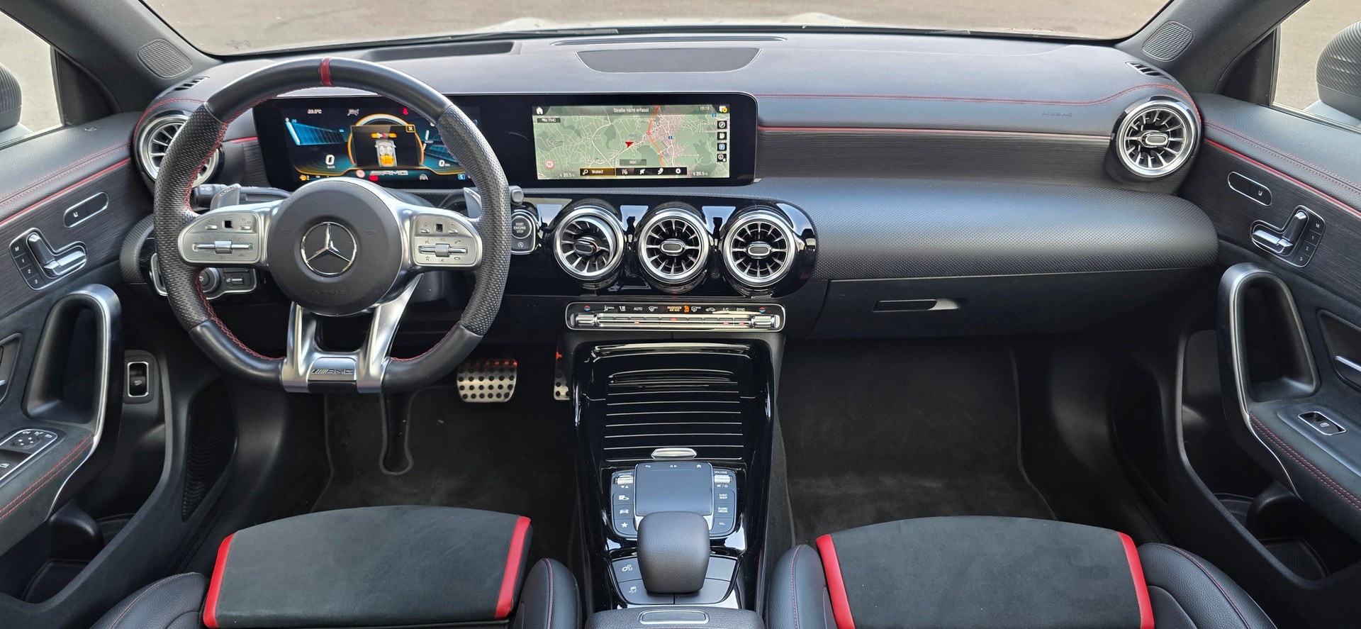 MERCEDES-BENZ CLA 35 AMG 4Matic 7G-DCT * EL. PANORAMA-DACH * MATTGRAU * DISTRONIC * HEAD-UP *-image-15