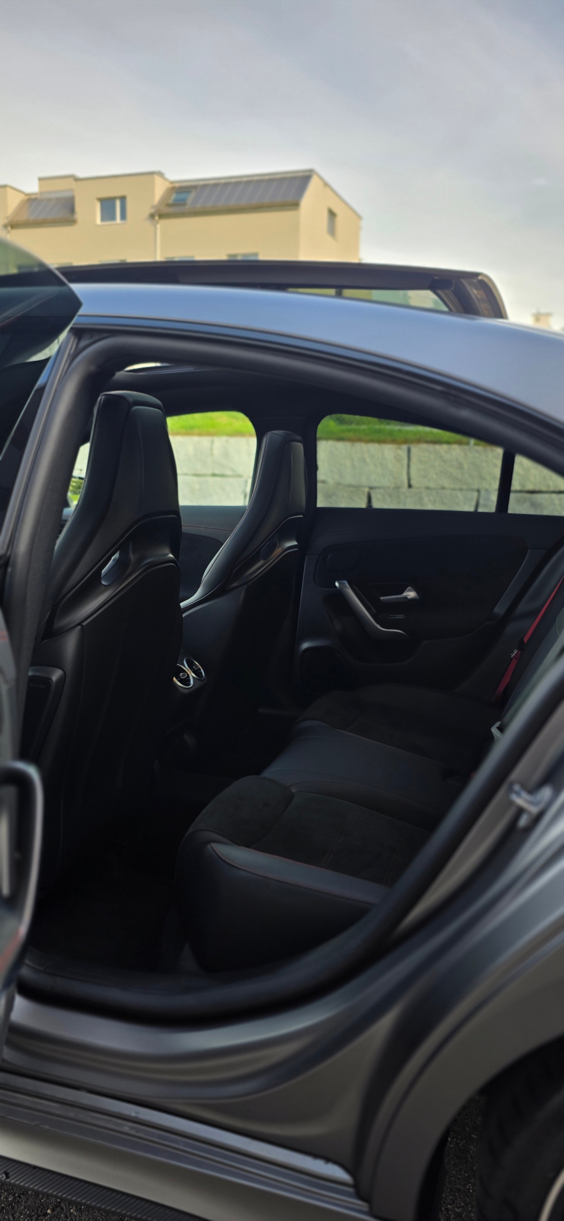 MERCEDES-BENZ CLA 35 AMG 4Matic 7G-DCT * EL. PANORAMA-DACH * MATTGRAU * DISTRONIC * HEAD-UP *-image-9