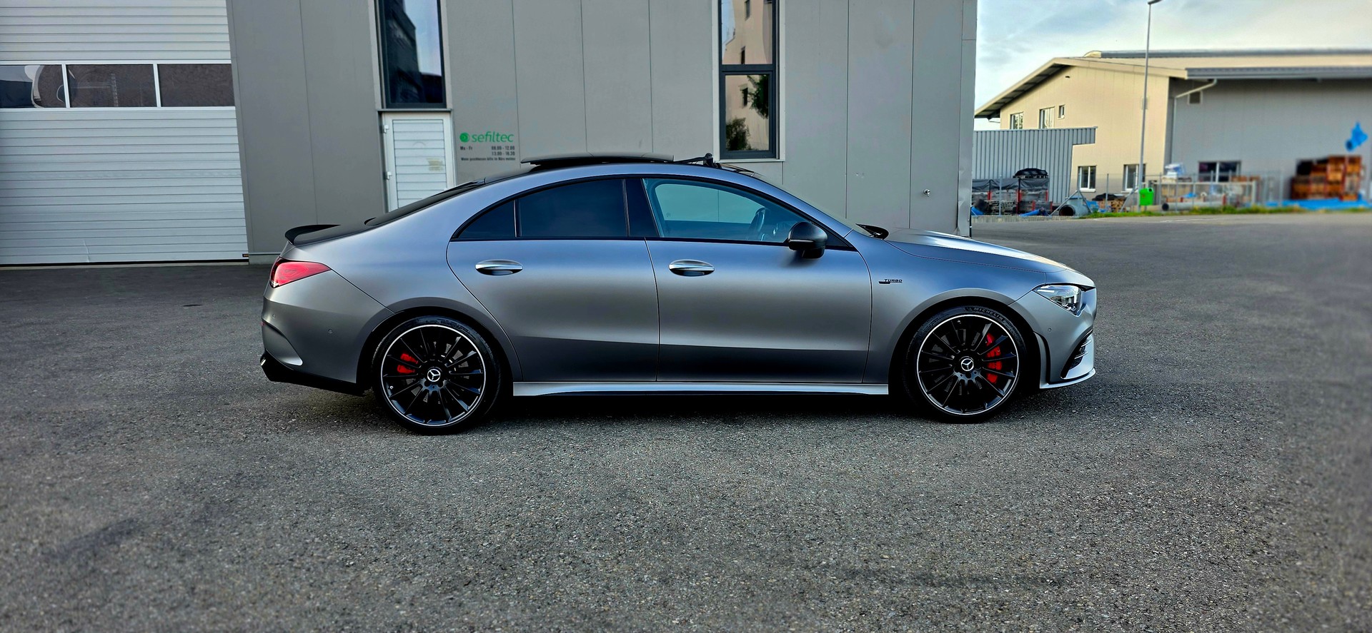 MERCEDES-BENZ CLA 35 AMG 4Matic 7G-DCT * EL. PANORAMA-DACH * MATTGRAU * DISTRONIC * HEAD-UP *-showroom-element-1
