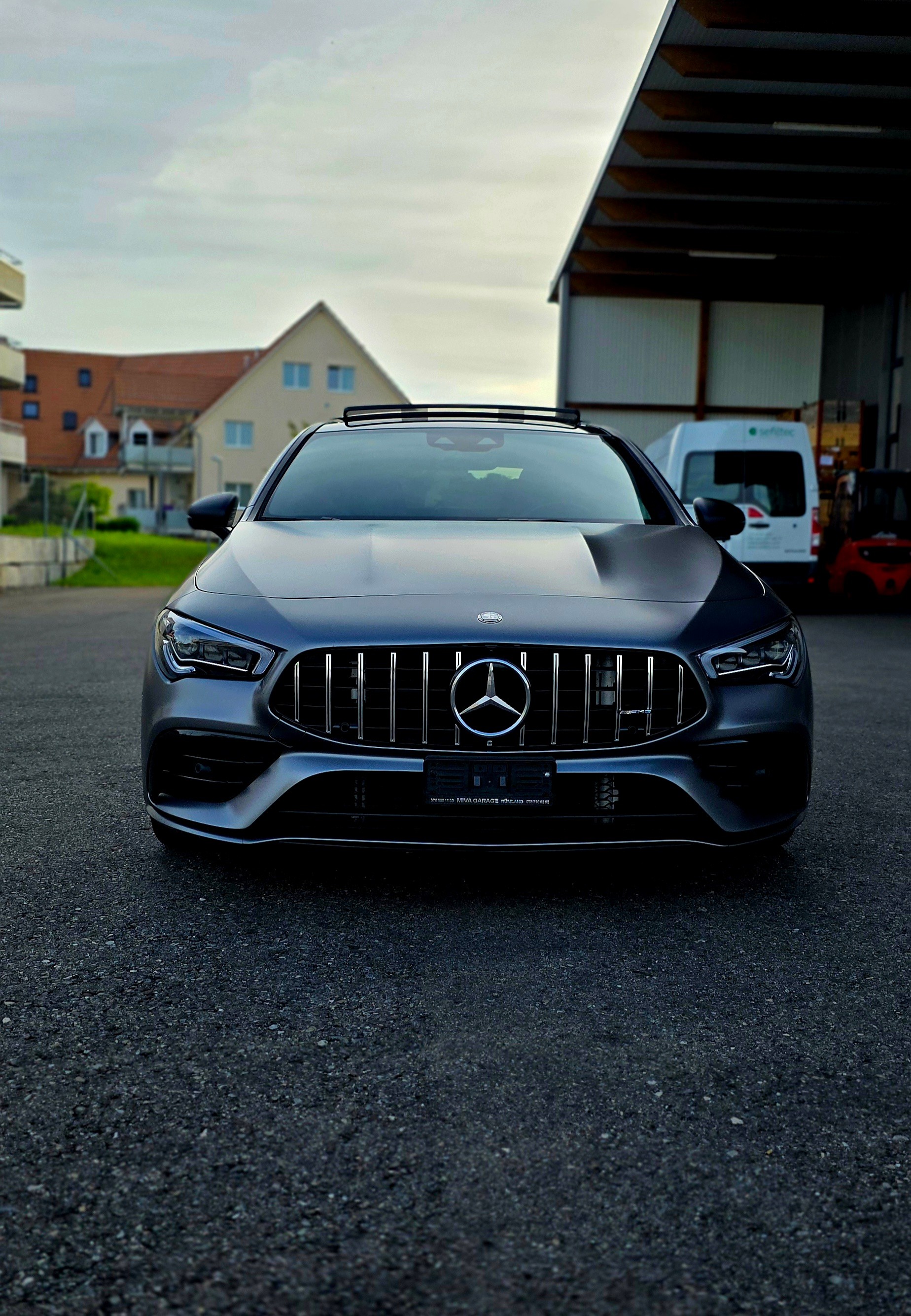 MERCEDES-BENZ CLA 35 AMG 4Matic 7G-DCT * EL. PANORAMA-DACH * MATTGRAU * DISTRONIC * HEAD-UP *-image-7