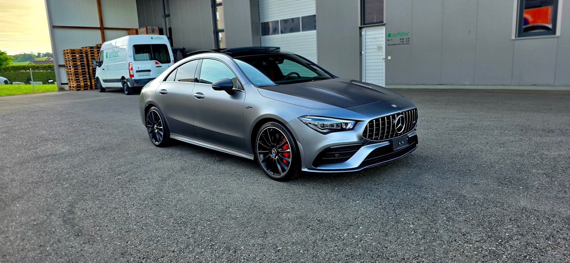 MERCEDES-BENZ CLA 35 AMG 4Matic 7G-DCT * EL. PANORAMA-DACH * MATTGRAU * DISTRONIC * HEAD-UP *
