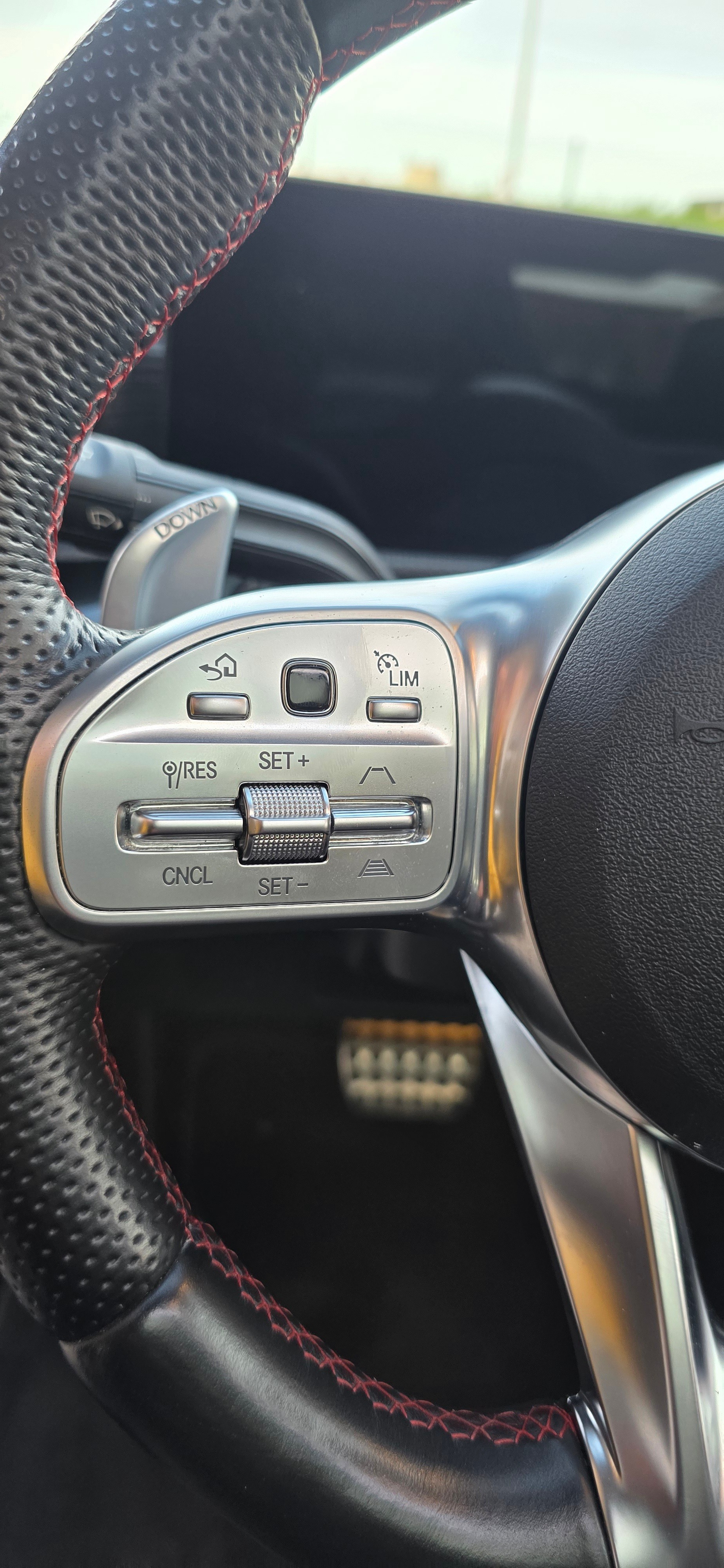 MERCEDES-BENZ CLA 35 AMG 4Matic 7G-DCT * EL. PANORAMA-DACH * MATTGRAU * DISTRONIC * HEAD-UP *-image-12