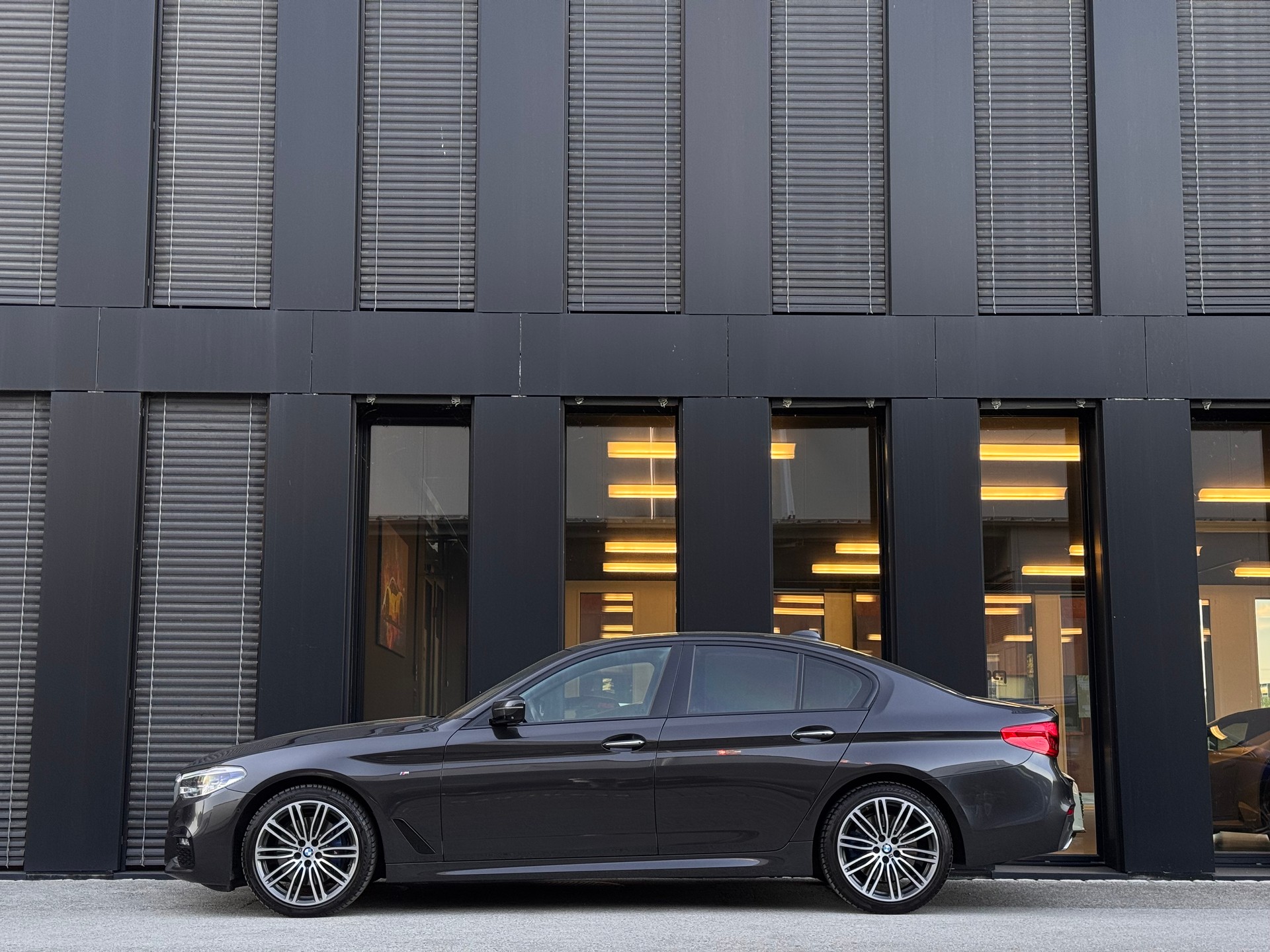 BMW 530d xDrive Steptronic M-Sport Packet-image-3