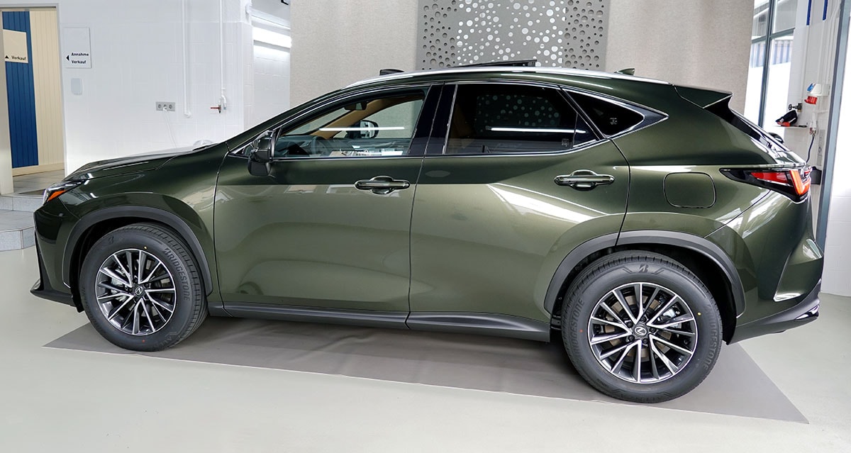 LEXUS NX 450h+ E-FOUR Comfort Pack Interieur, Panorama-showroom-element-1
