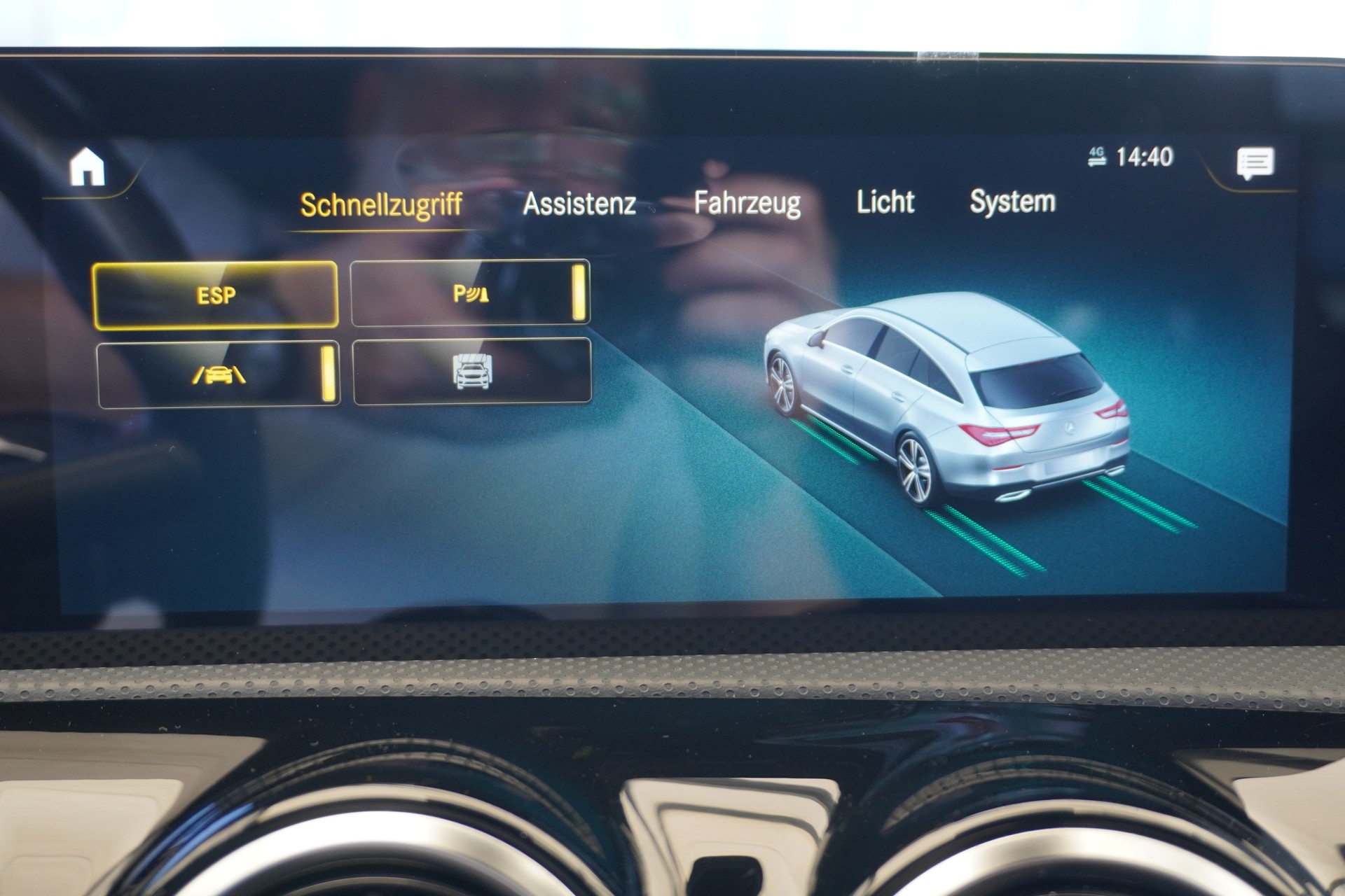 MERCEDES-BENZ CLA Shooting Brake 220 d 4Matic AMG Line-image-23