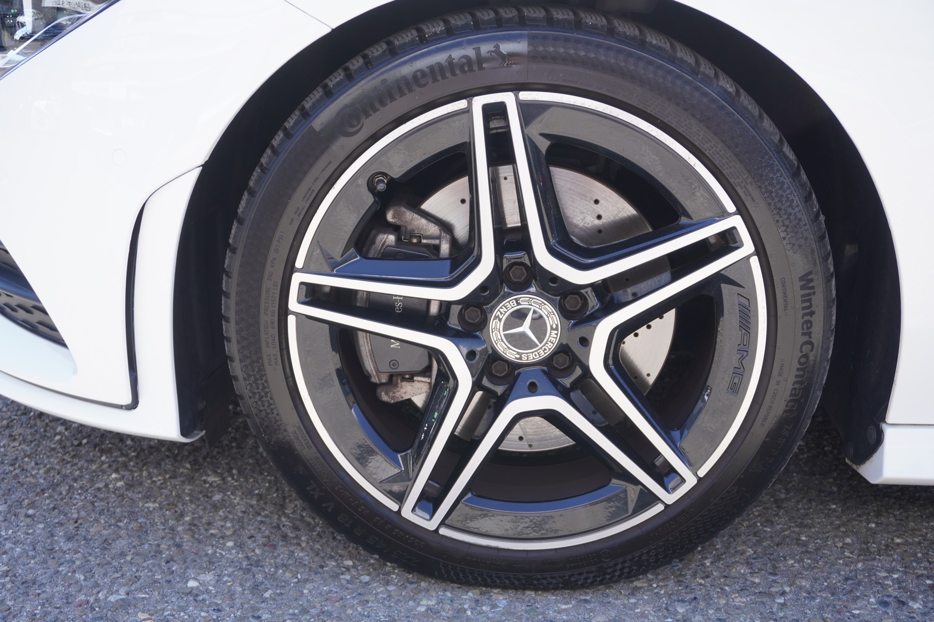 MERCEDES-BENZ CLA Shooting Brake 220 d 4Matic AMG Line-image-8