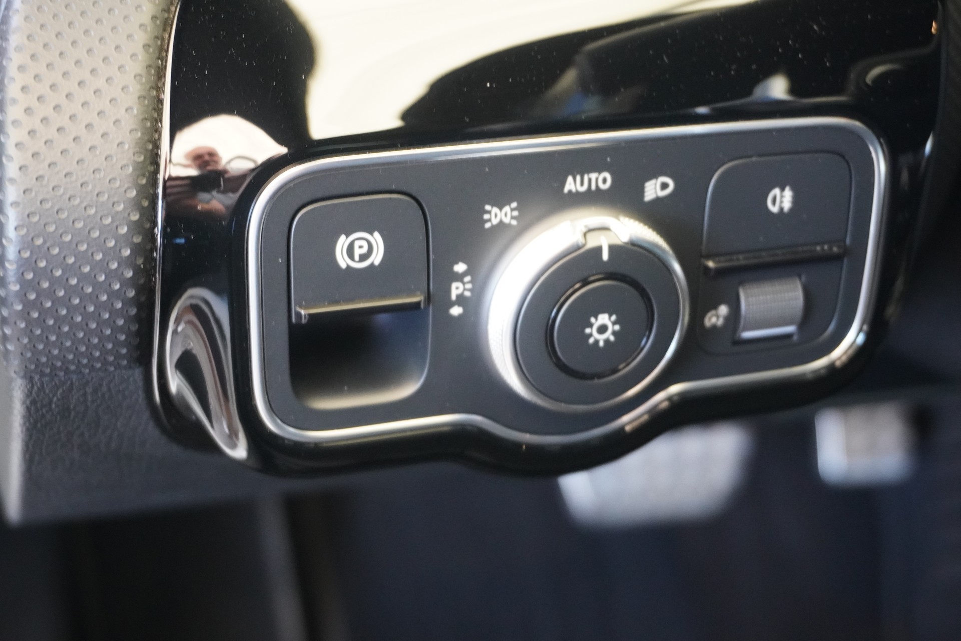 MERCEDES-BENZ CLA Shooting Brake 220 d 4Matic AMG Line-image-28