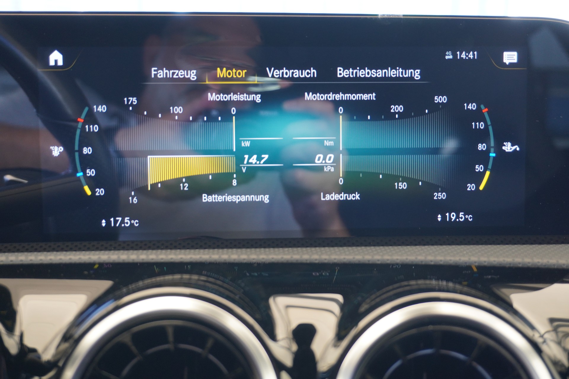 MERCEDES-BENZ CLA Shooting Brake 220 d 4Matic AMG Line-image-27