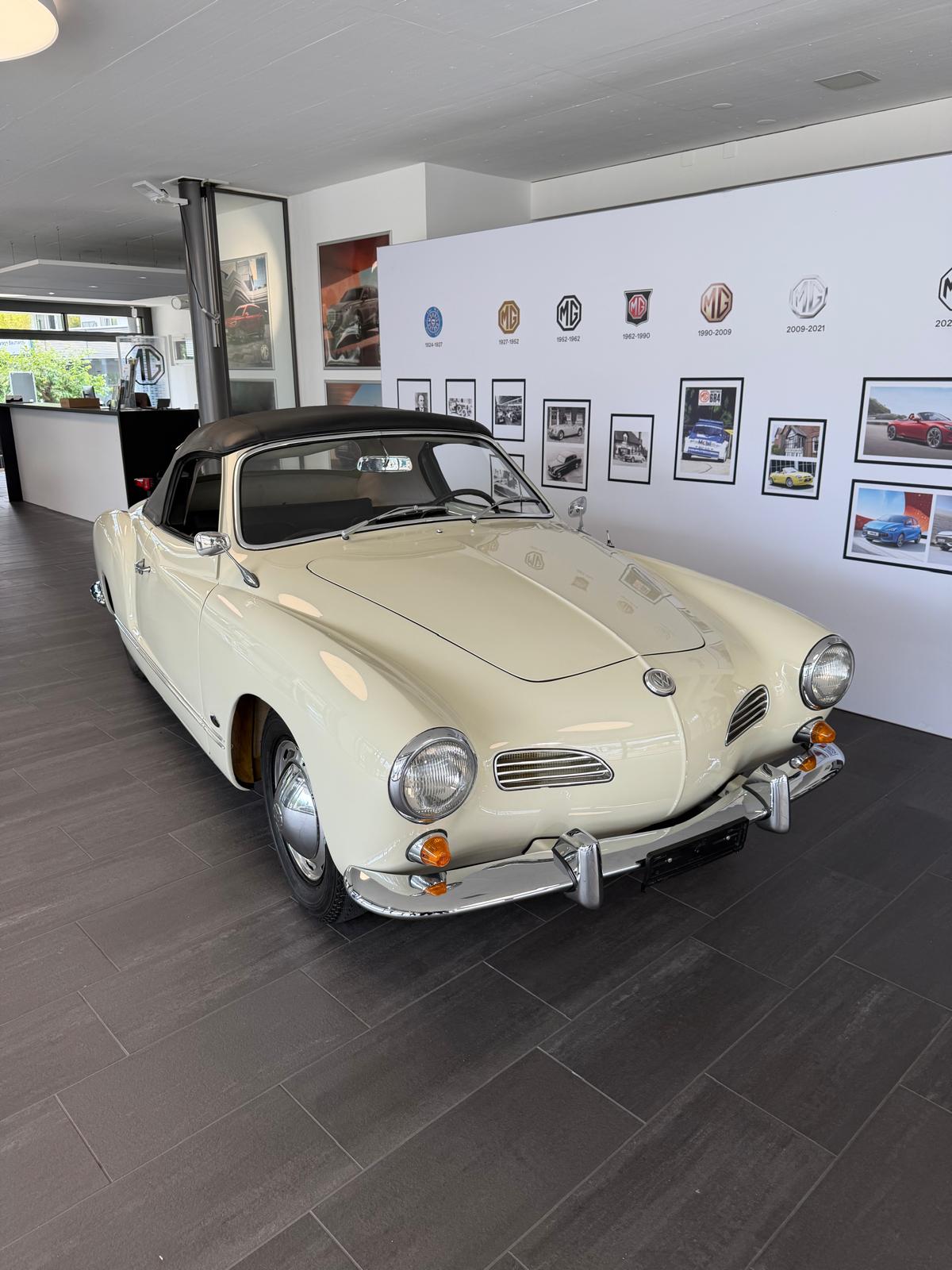 VW Karmann-Ghia Cabriolet-showroom-element-1