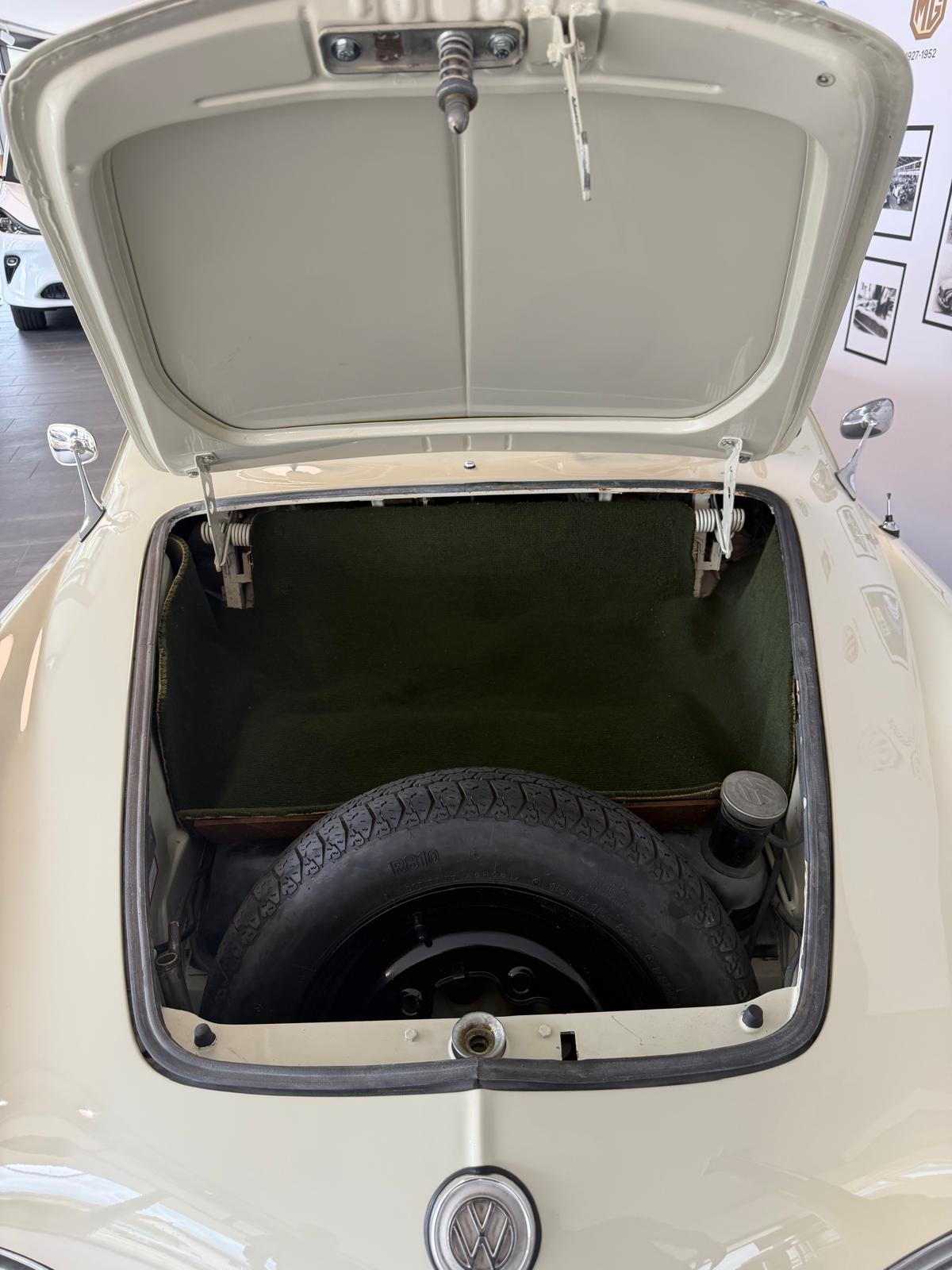 VW Karmann-Ghia Cabriolet-image-8