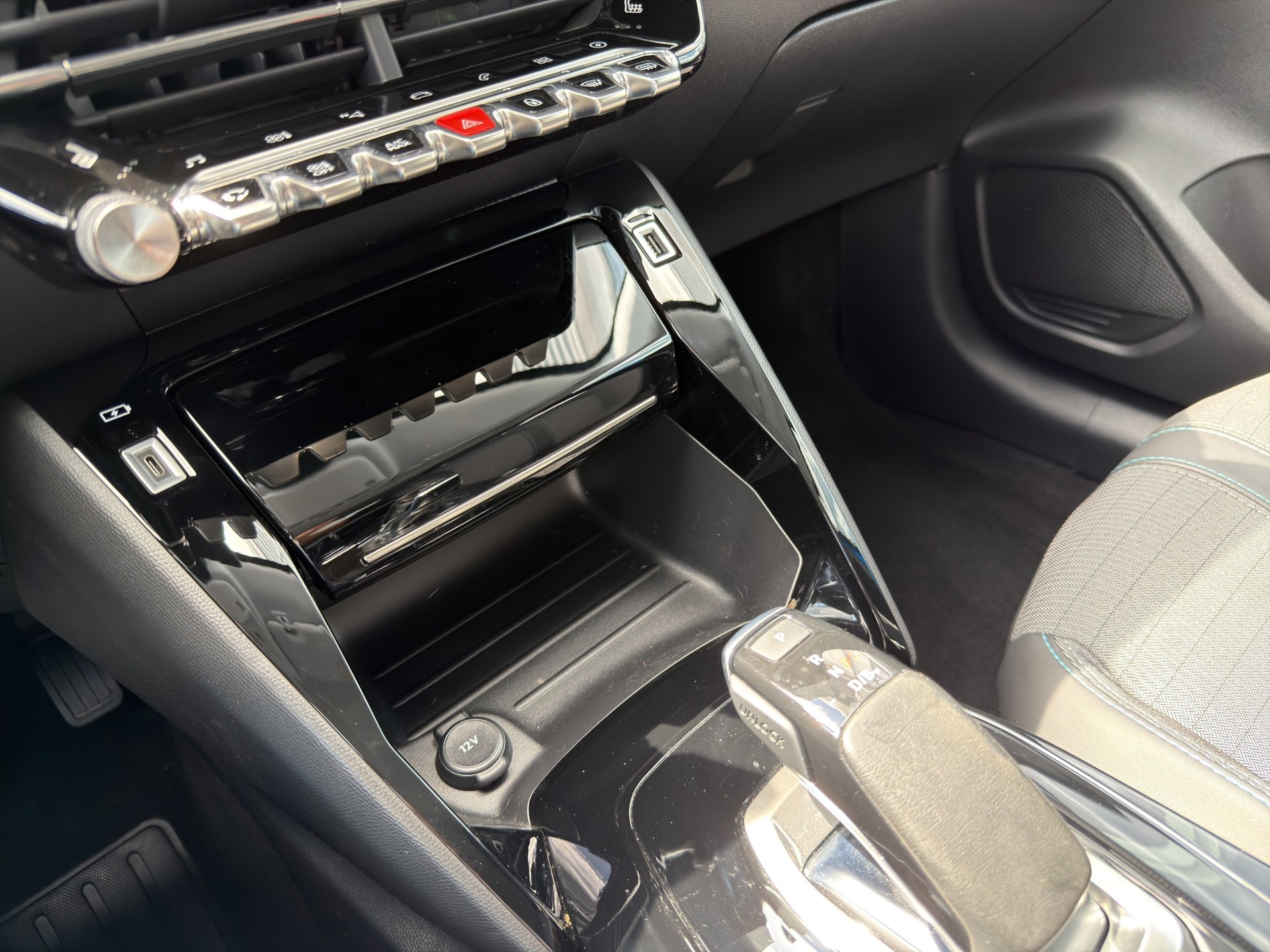PEUGEOT 208 Elektrik Allure Pack-image-10