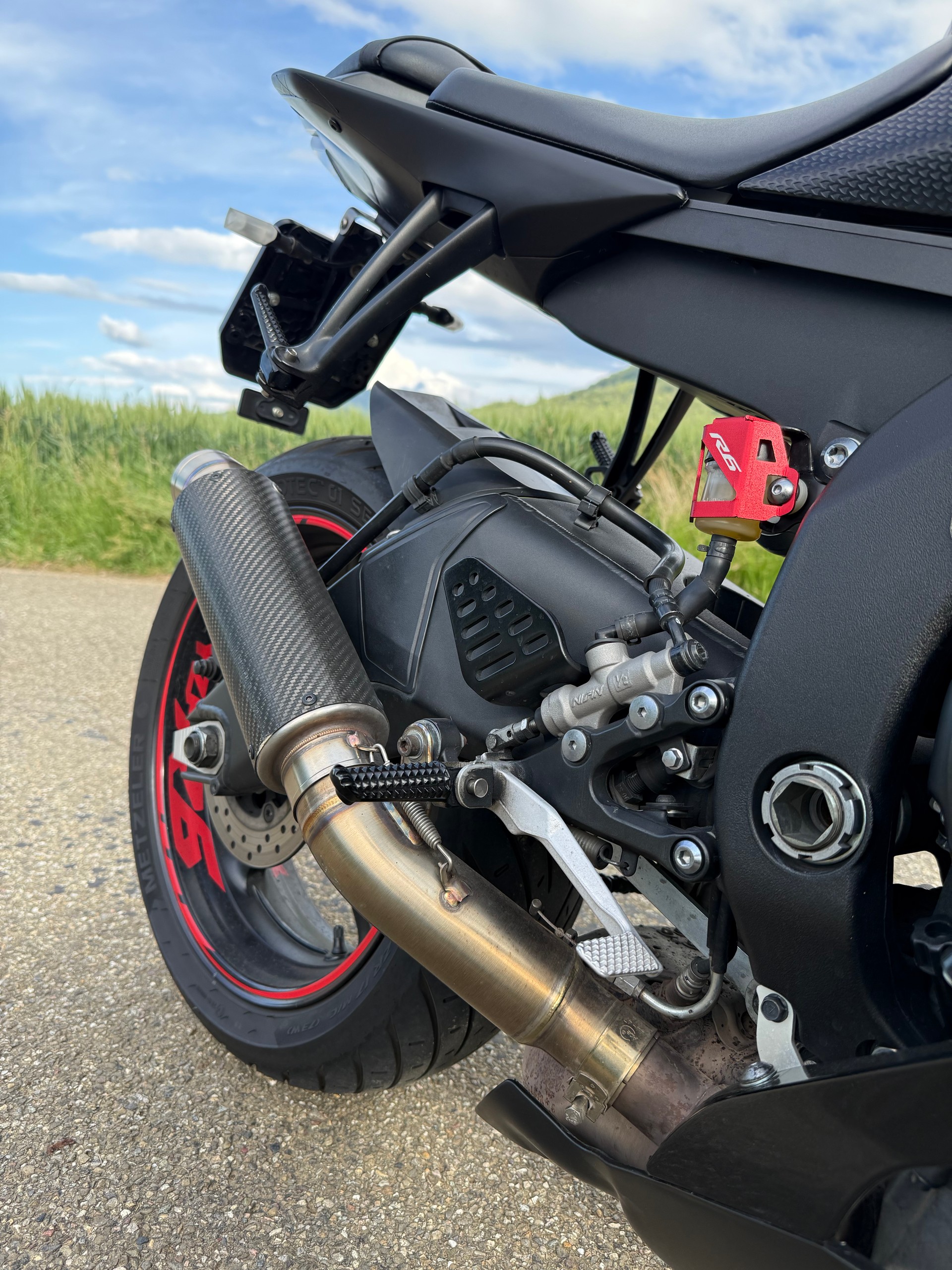 YAMAHA YZF-R6-image-9