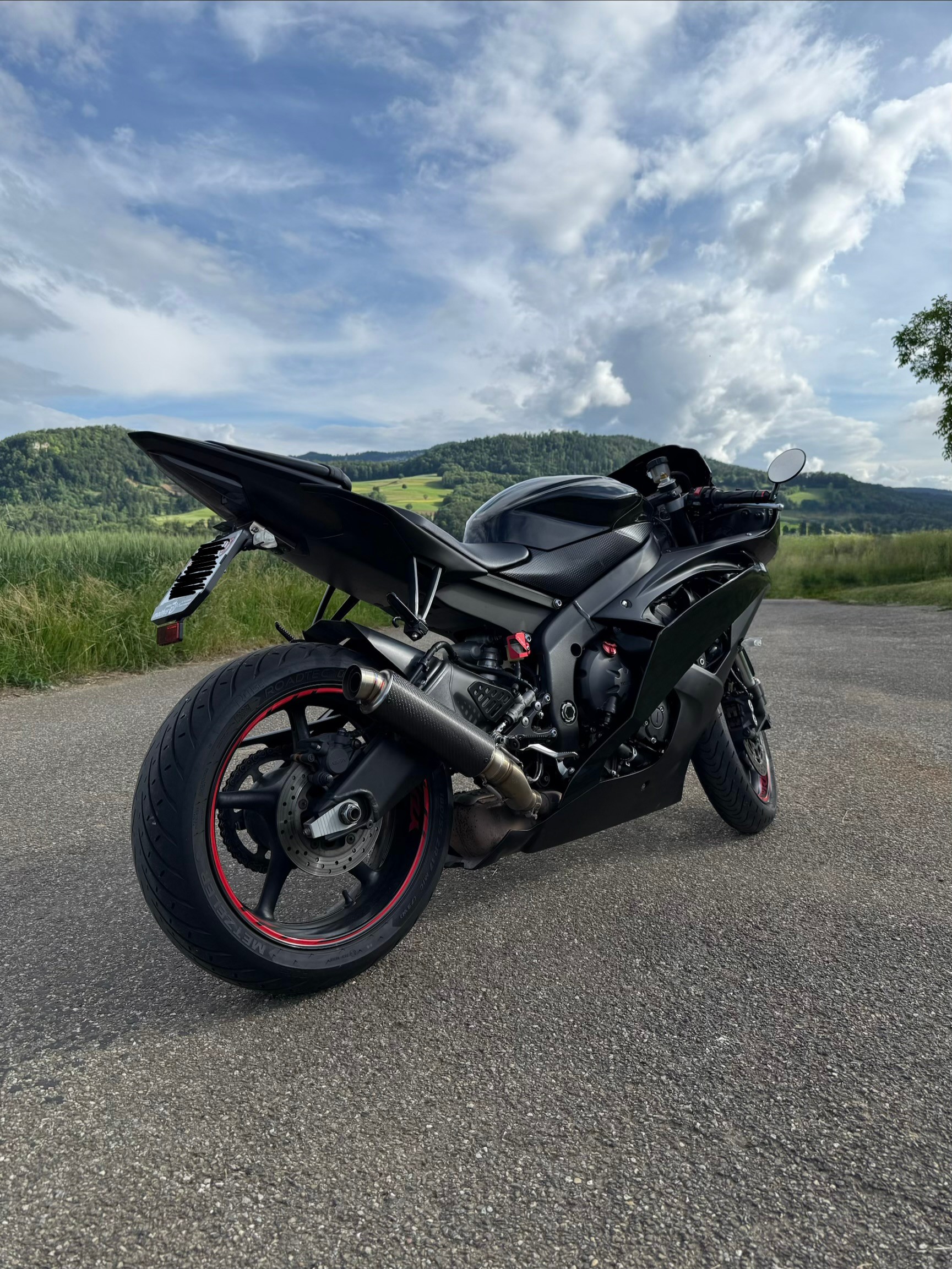 YAMAHA YZF-R6-image-1