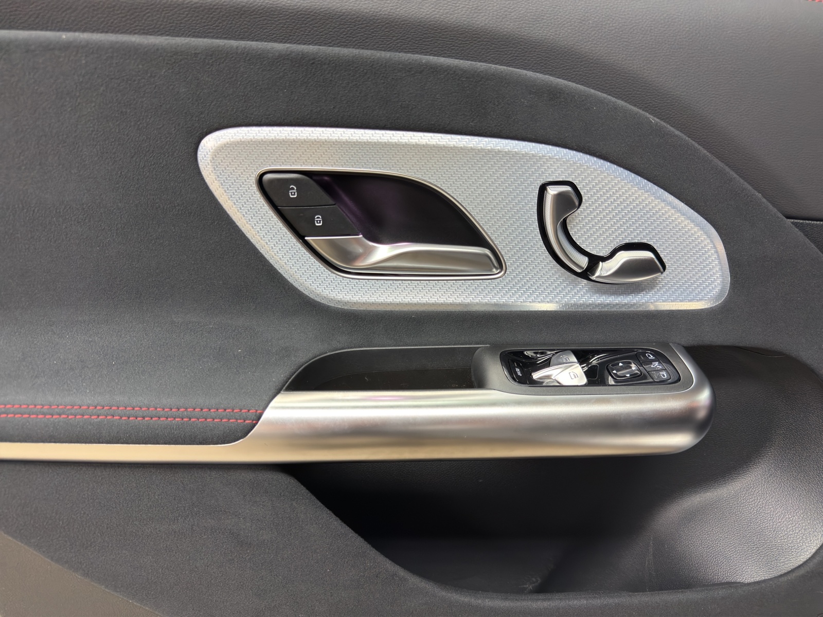 MERCEDES-BENZ GLB 220 4Matic 8G-Tronic-image-12
