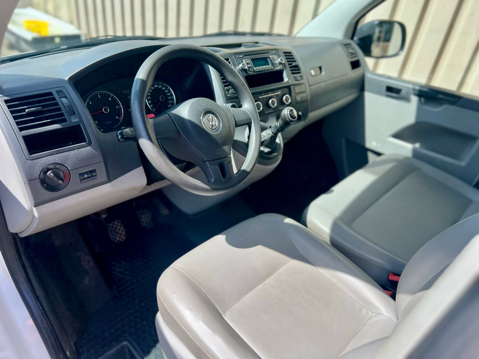 VW T5 2.0 TDI 4Motion Kastenwagen by Nutzfahrzeugcenter Seetal-image-10