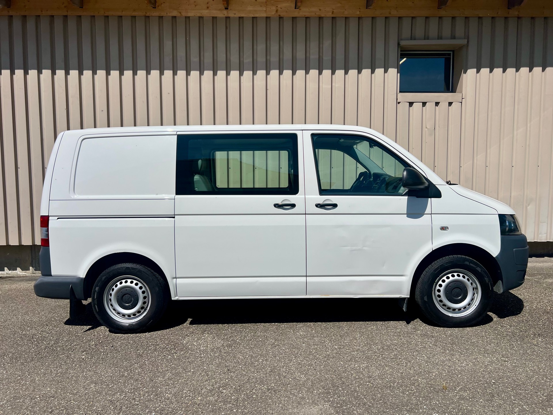VW T5 2.0 TDI 4Motion Kastenwagen by Nutzfahrzeugcenter Seetal-image-6