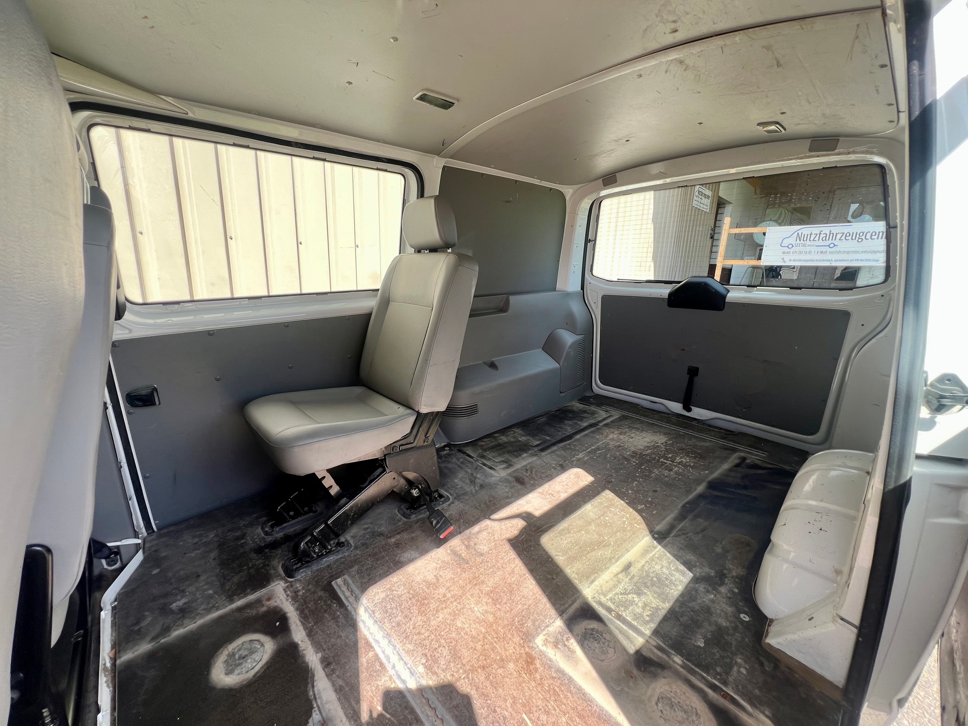 VW T5 2.0 TDI 4Motion Kastenwagen by Nutzfahrzeugcenter Seetal-image-8
