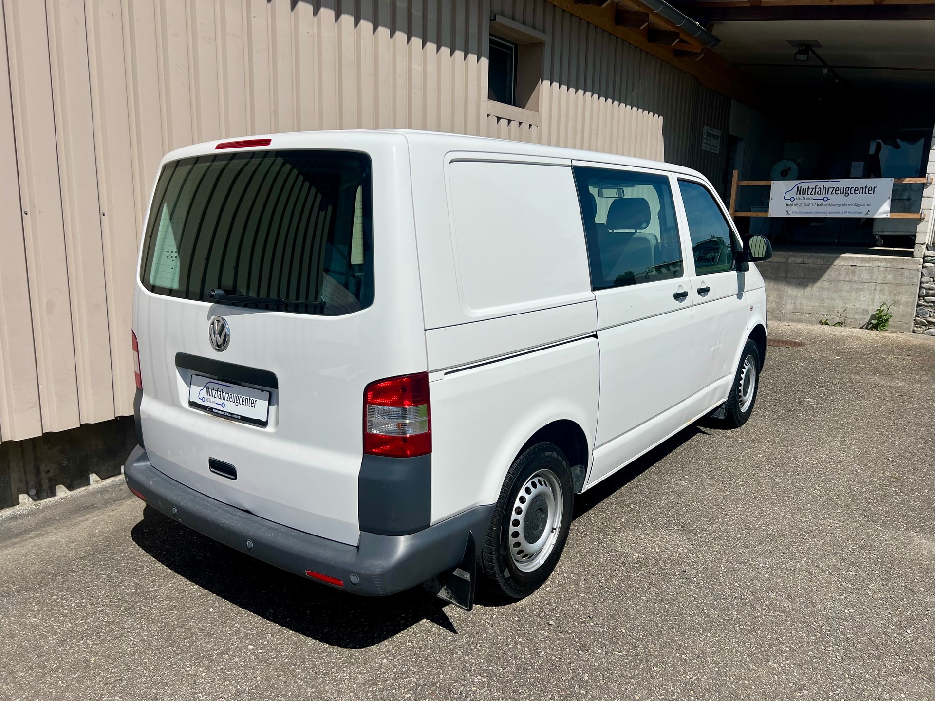 VW T5 2.0 TDI 4Motion Kastenwagen by Nutzfahrzeugcenter Seetal-image-3