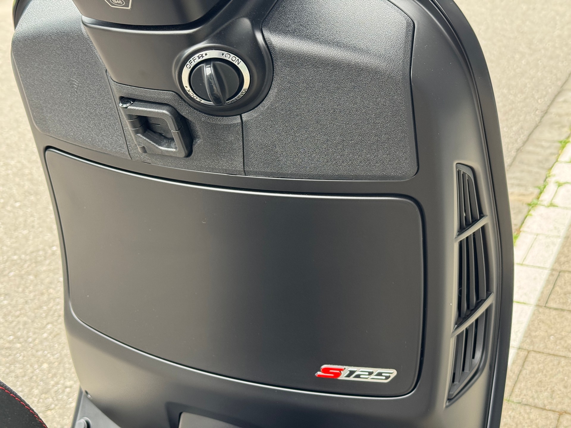 PIAGGIO Vespa GTS 125 Super Sport RST Euro 5+-image-11