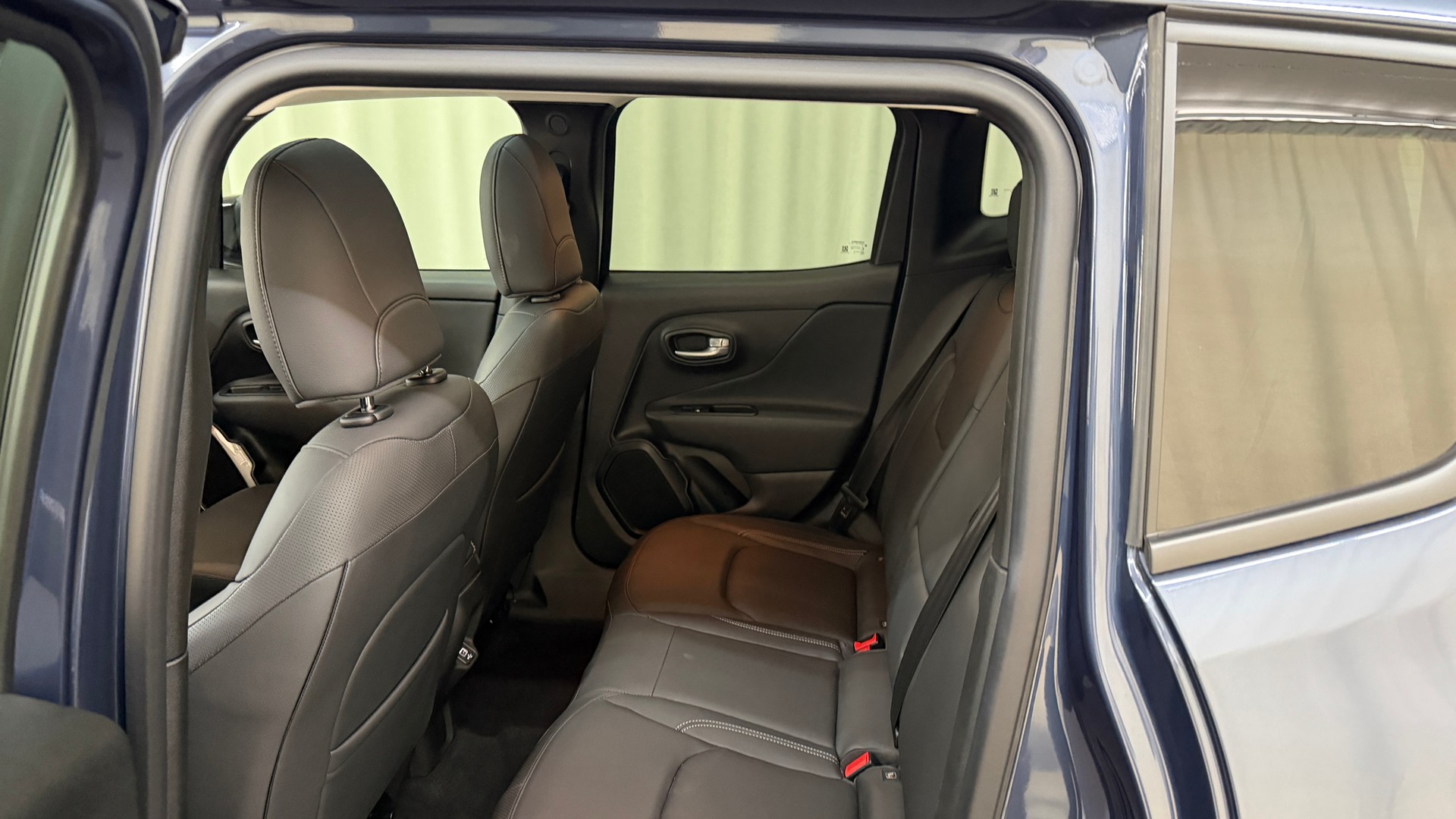 JEEP Renegade 1.3 T PHEV Swiss Limited Plus Sky AWD-image-13