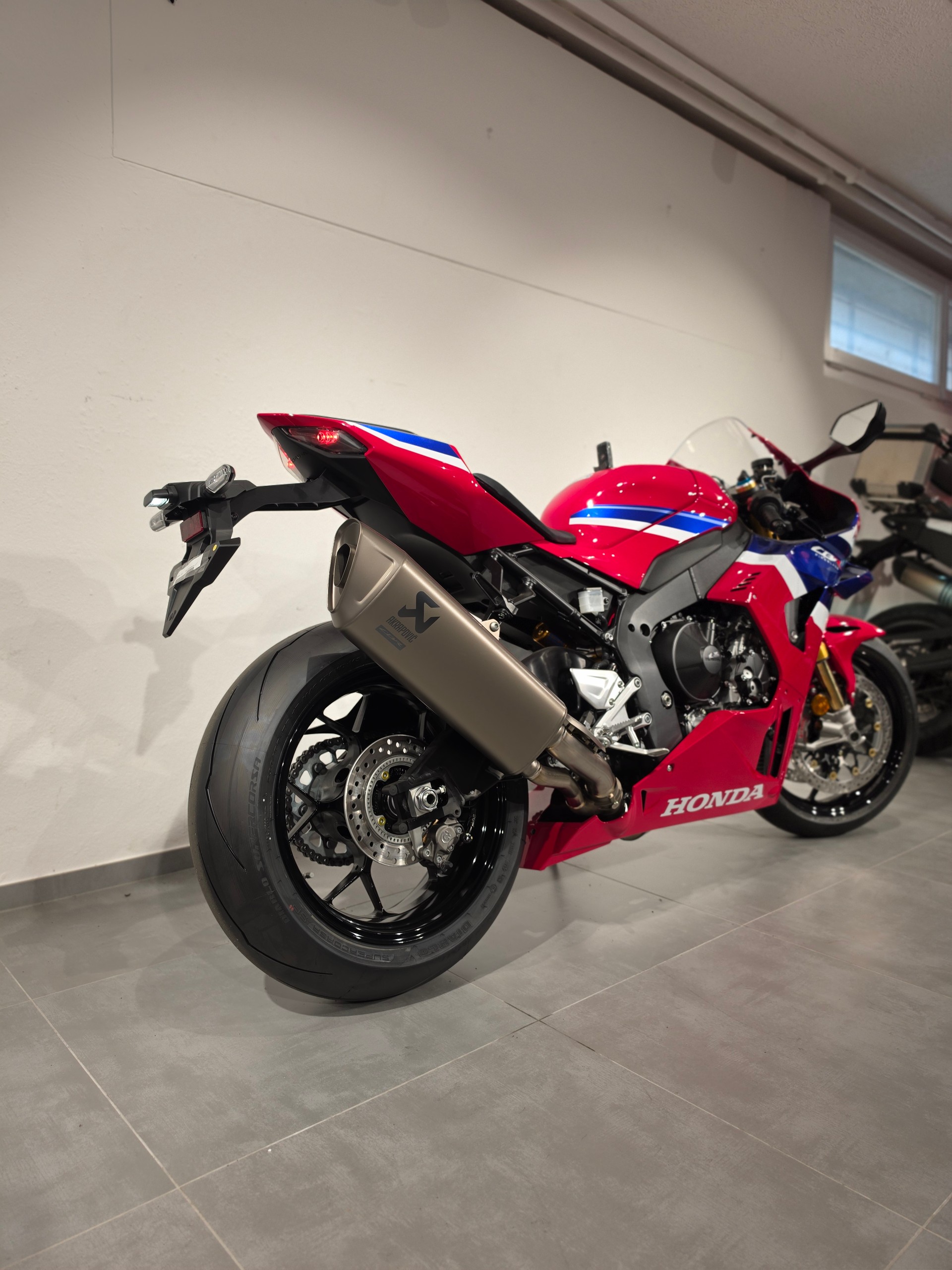 HONDA CBR 1000 RR-R Fireblade SP-image-2