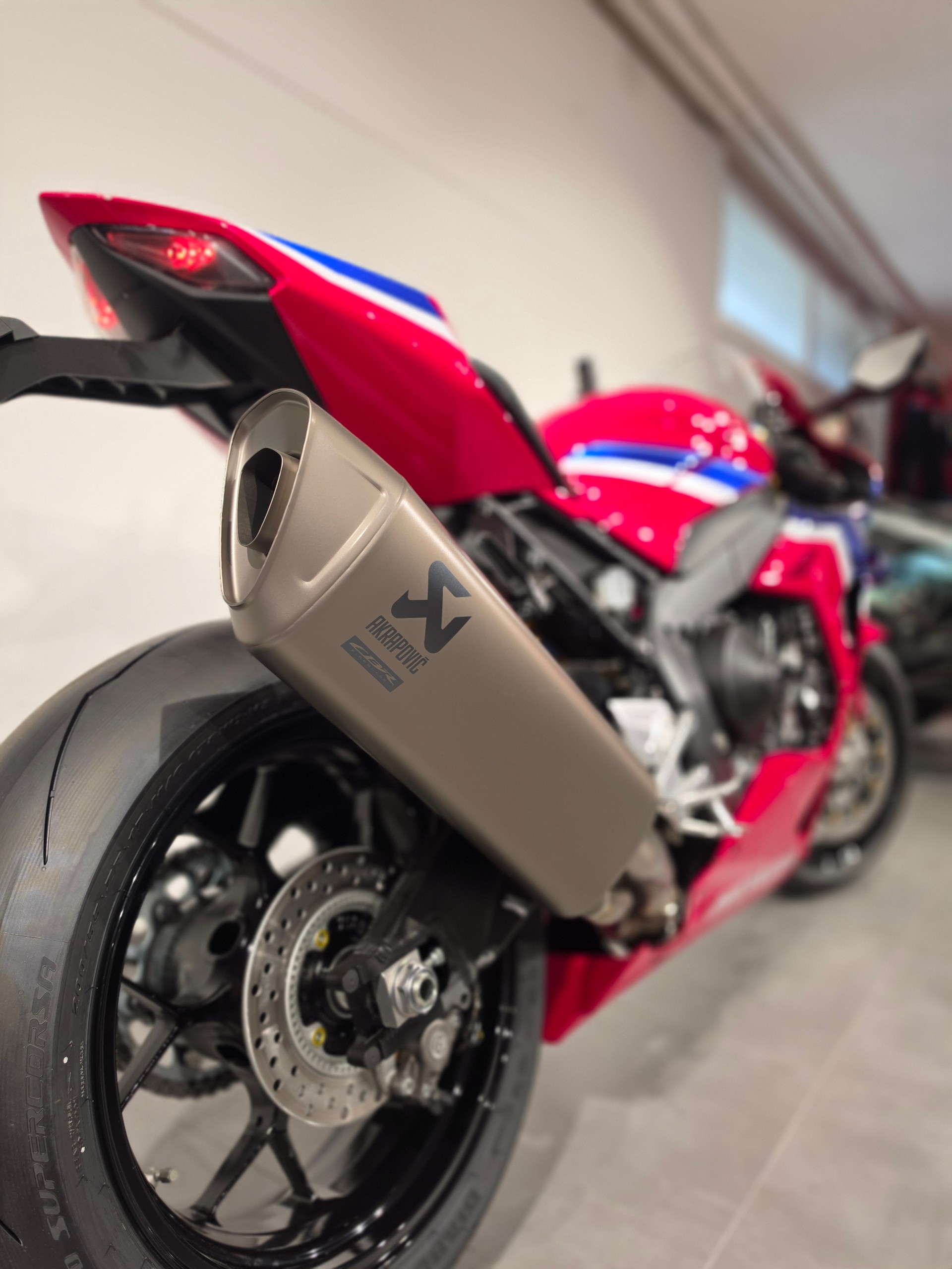 HONDA CBR 1000 RR-R Fireblade SP-image-10