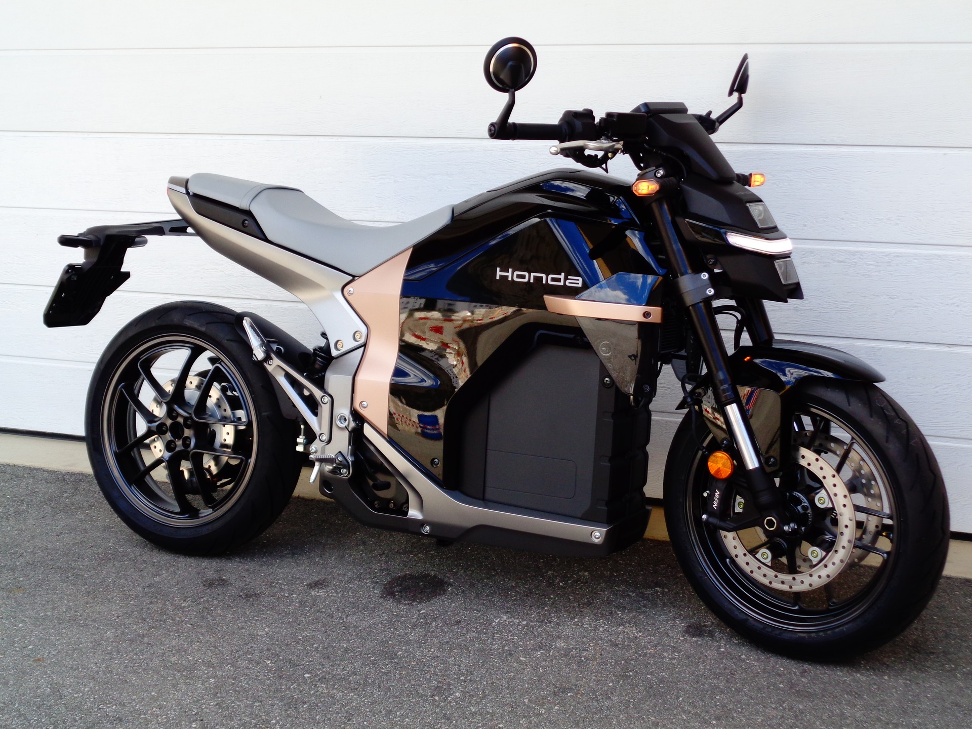 HONDA WN7 WN-7 EVF EVF-e-image-0