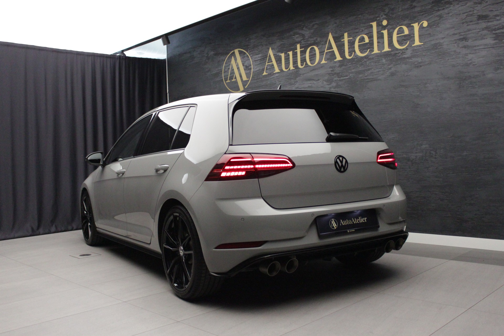 VW Golf 2.0 TSI R 4Motion DSG-image-9