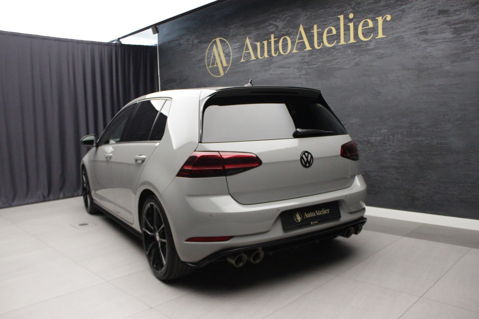 VW Golf 2.0 TSI R 4Motion DSG-image-8