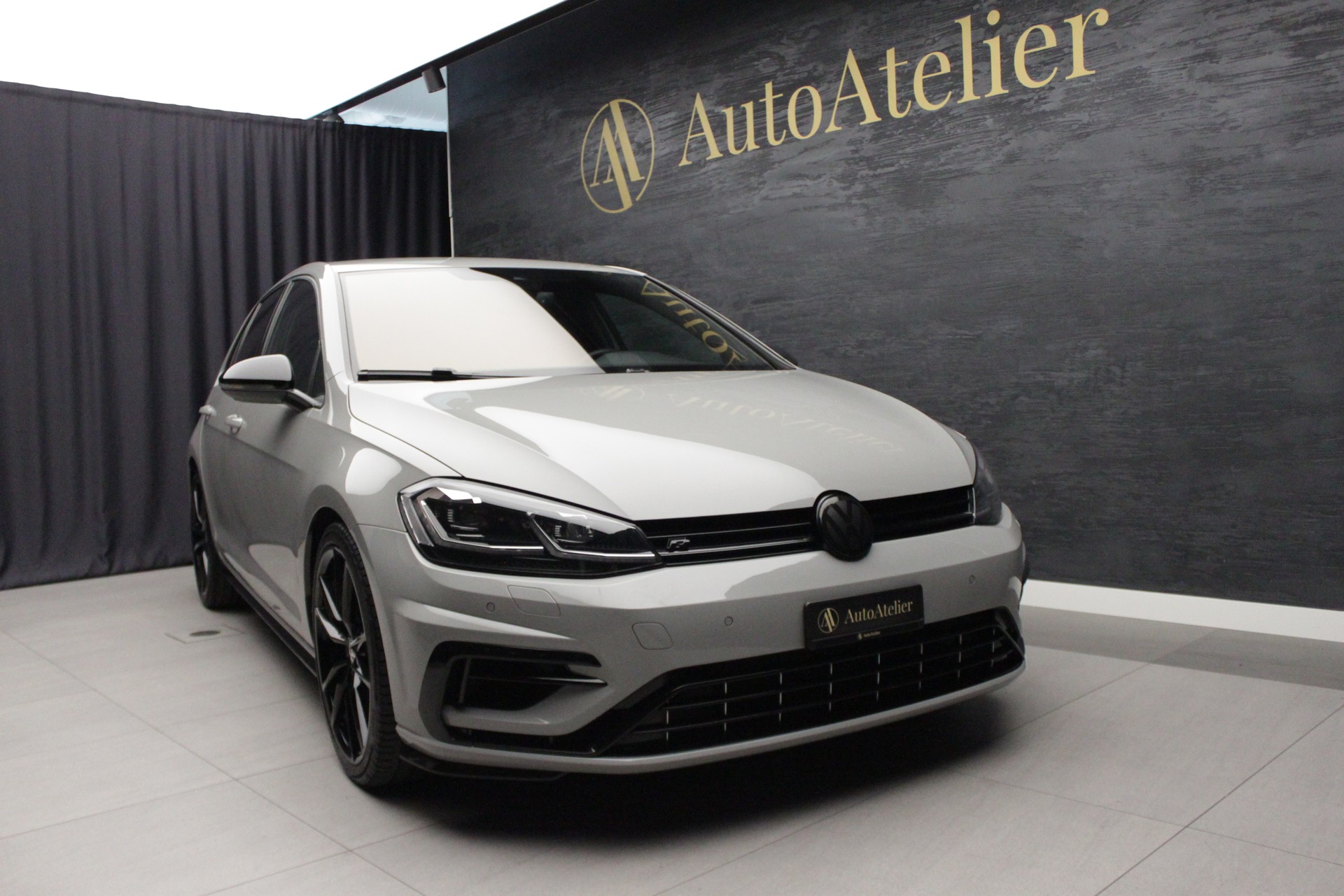 VW Golf 2.0 TSI R 4Motion DSG-showroom-element-1