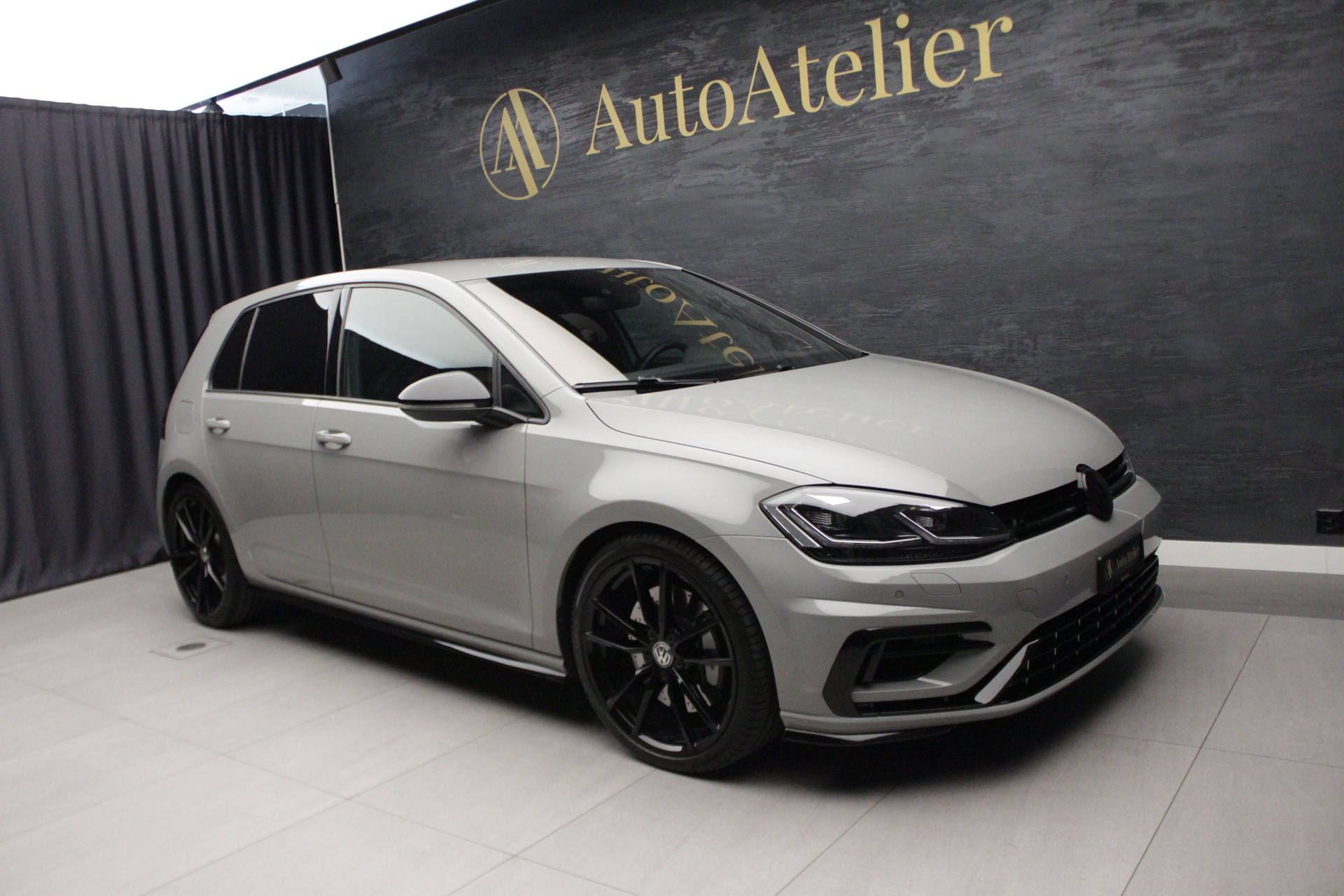 VW Golf 2.0 TSI R 4Motion DSG-showroom-element-2