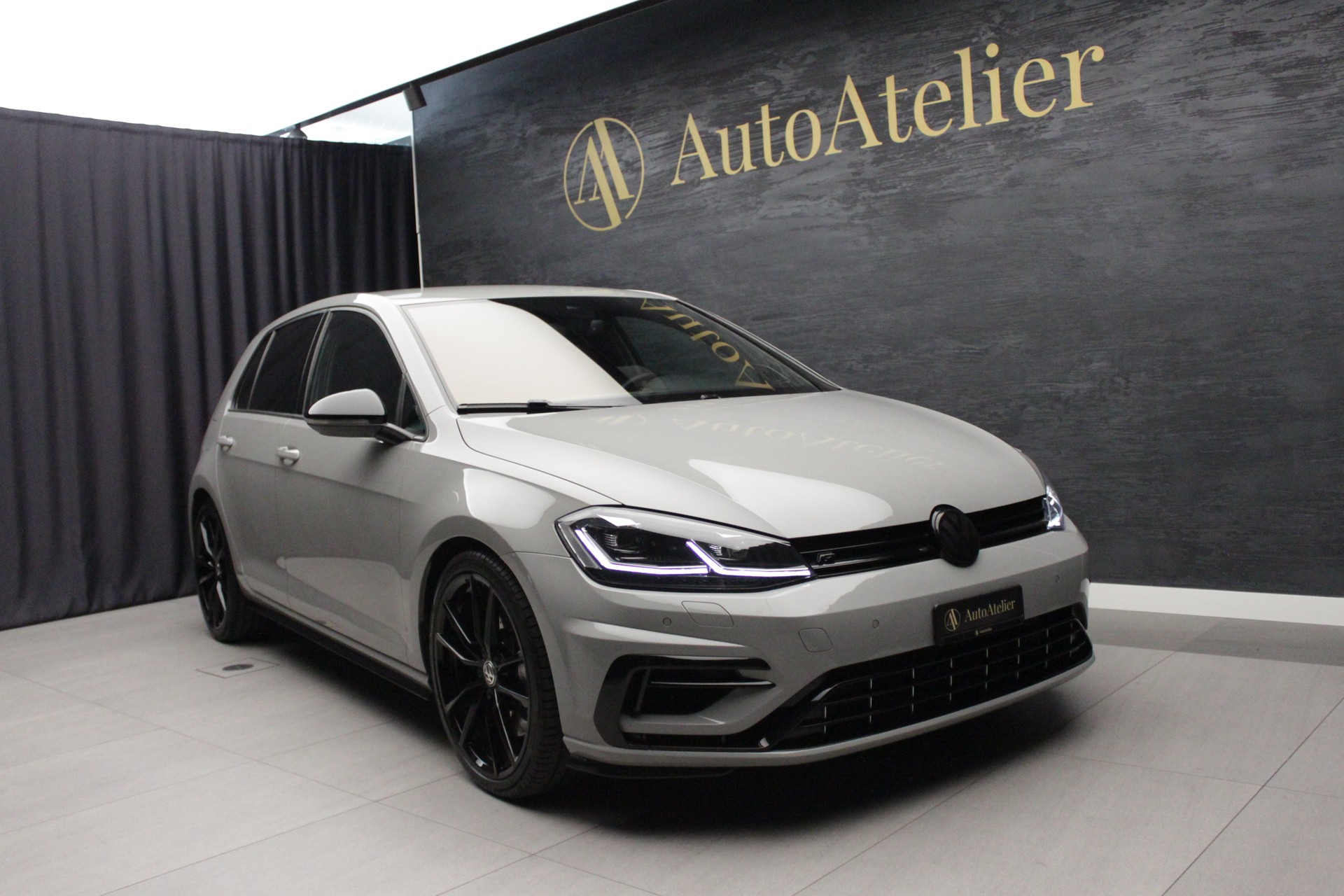 VW Golf 2.0 TSI R 4Motion DSG-showroom-element-3