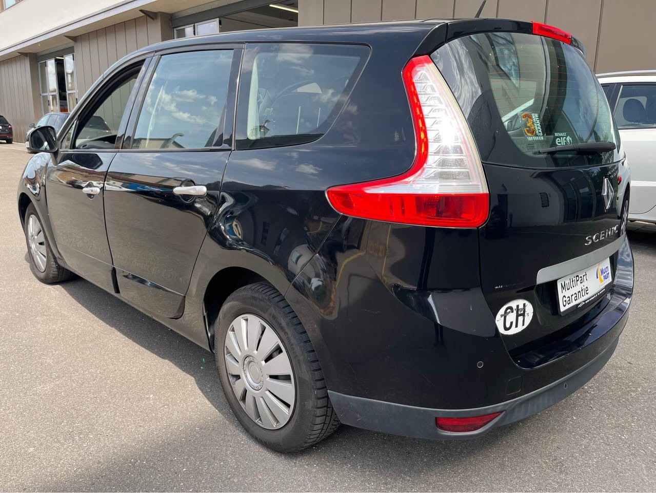 RENAULT Grand Scénic 2.0 16V Dynamique X-Tronic CVT-image-4
