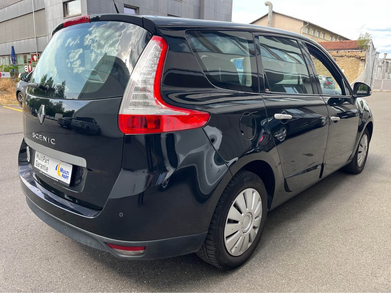 RENAULT Grand Scénic 2.0 16V Dynamique X-Tronic CVT-image-5