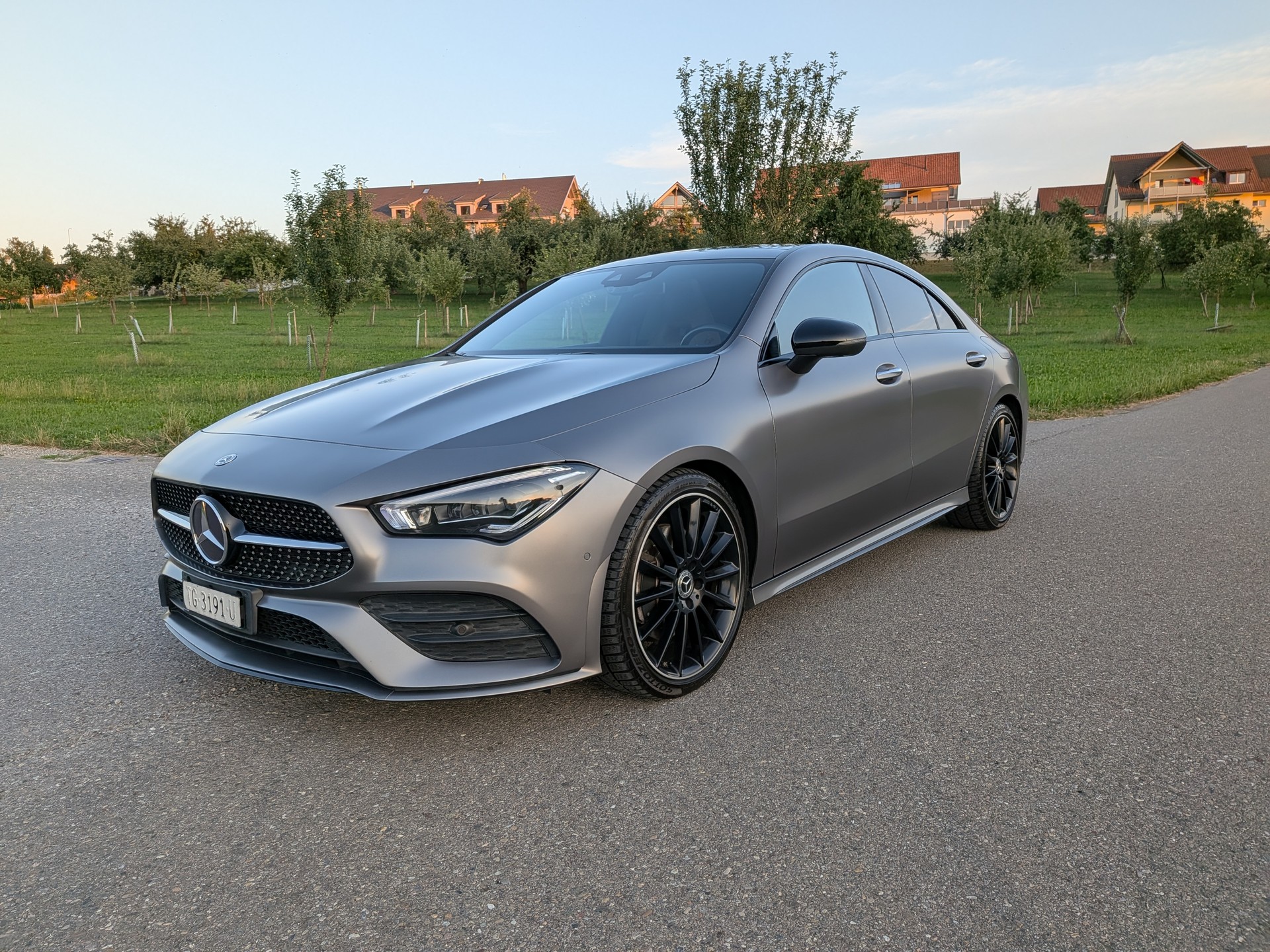 MERCEDES-BENZ CLA 200 AMG Line 7G-DCT-image-4