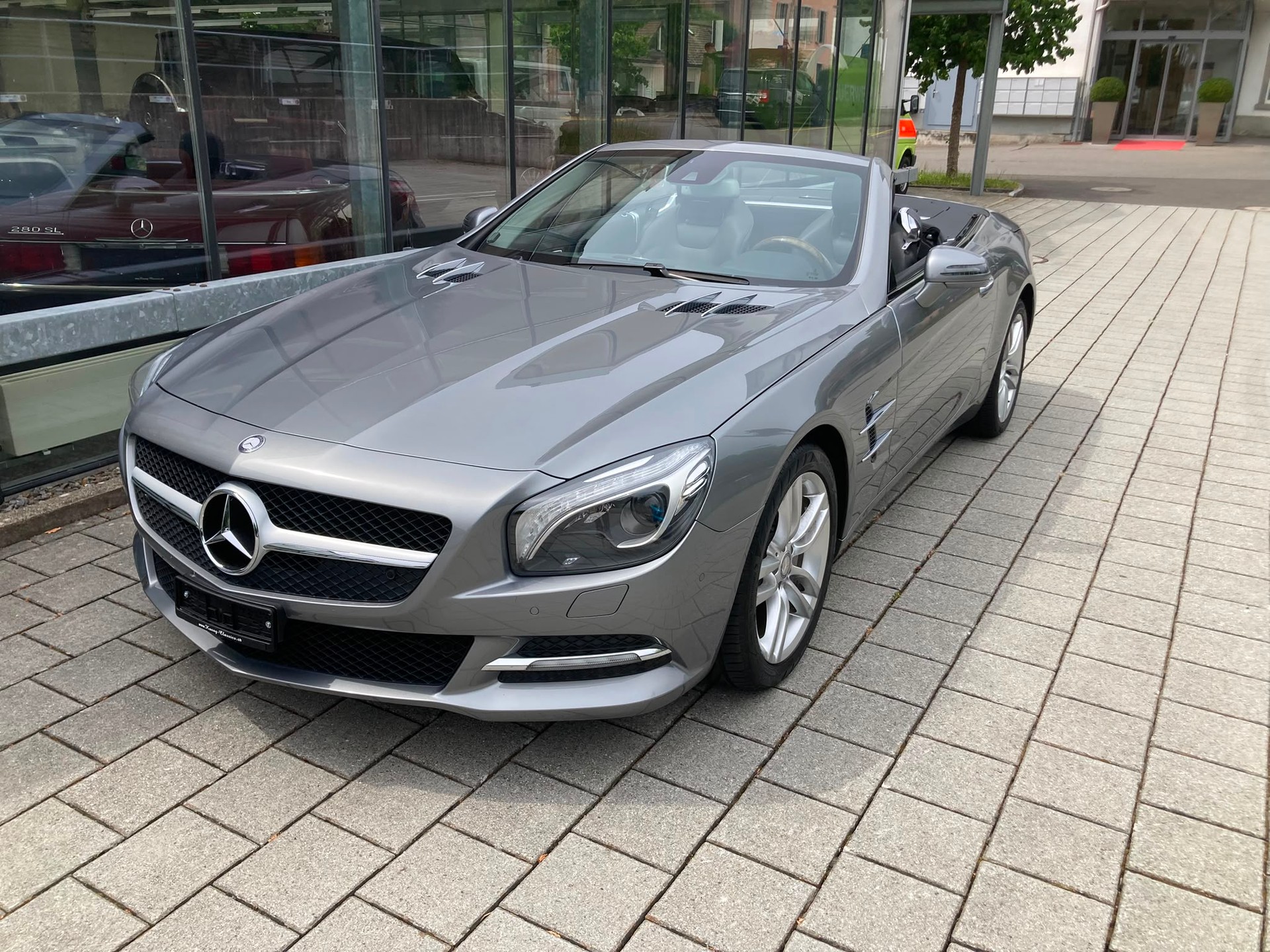 MERCEDES-BENZ SL 350 7G-Tronic-showroom-element-3
