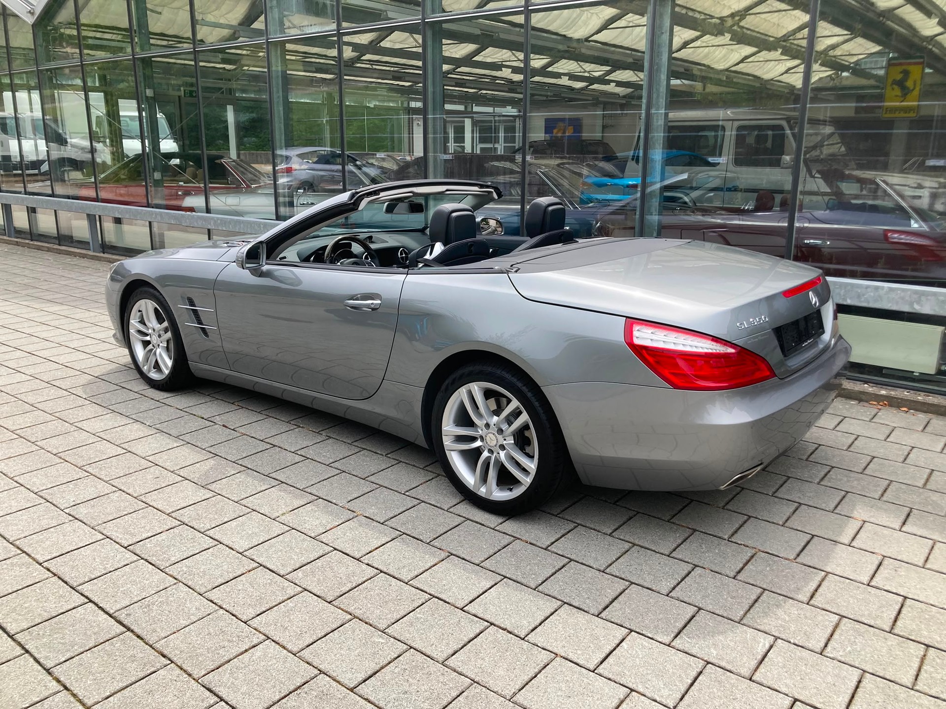 MERCEDES-BENZ SL 350 7G-Tronic-showroom-element-1