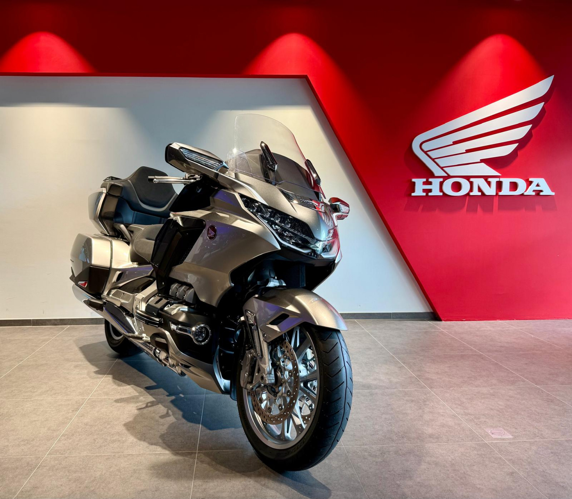 HONDA GL 1800 Gold Wing Tour DCT-image-0