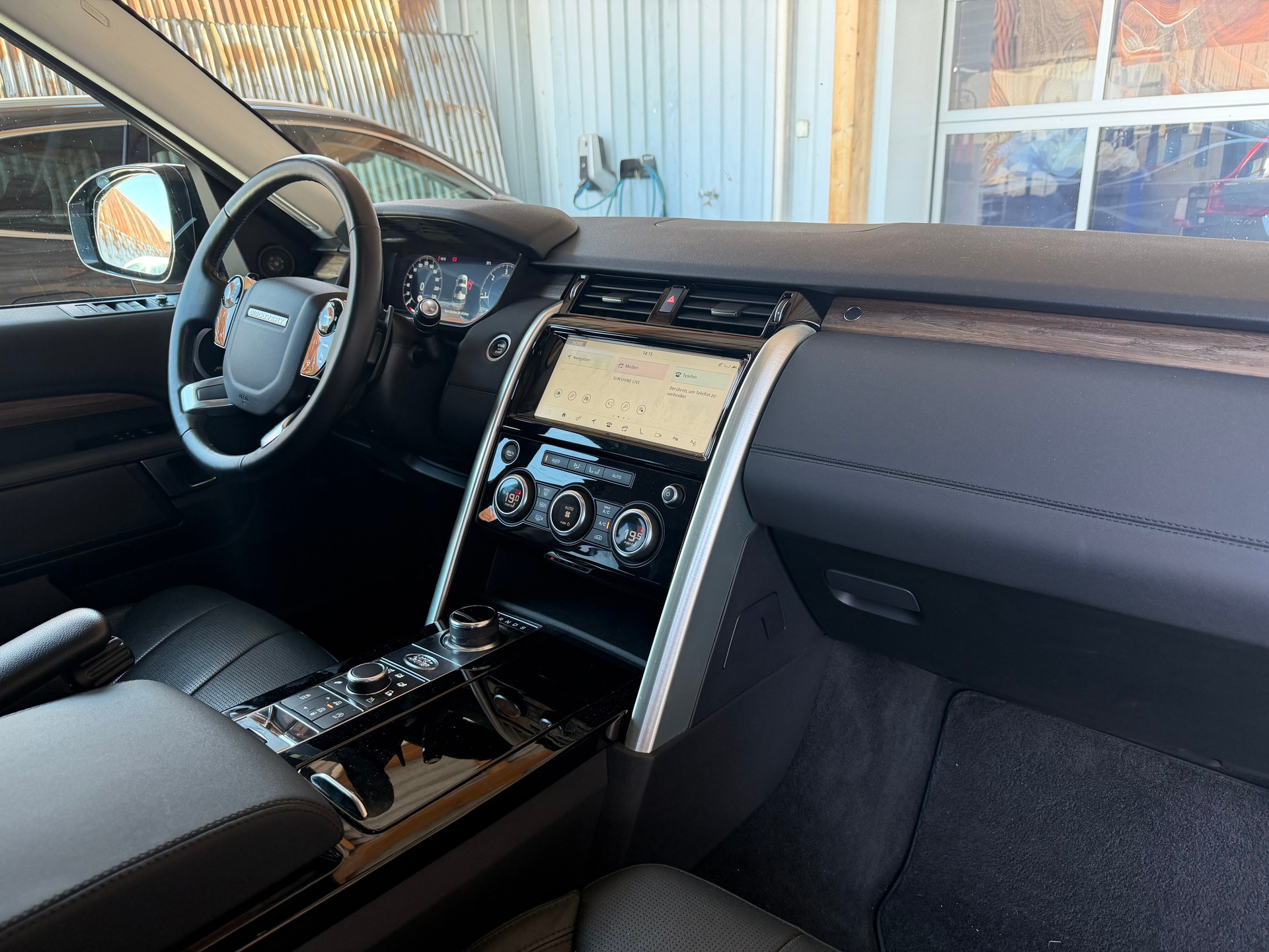 LAND ROVER Discovery 3.0 SDV6 HSE Automatic-showroom-element-2