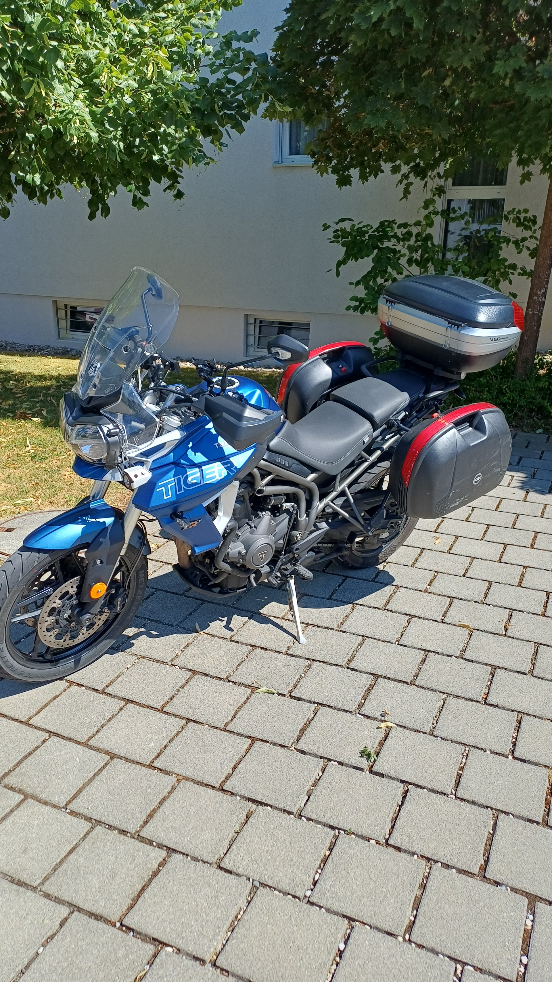 TRIUMPH Tiger 800 XRt-image-1