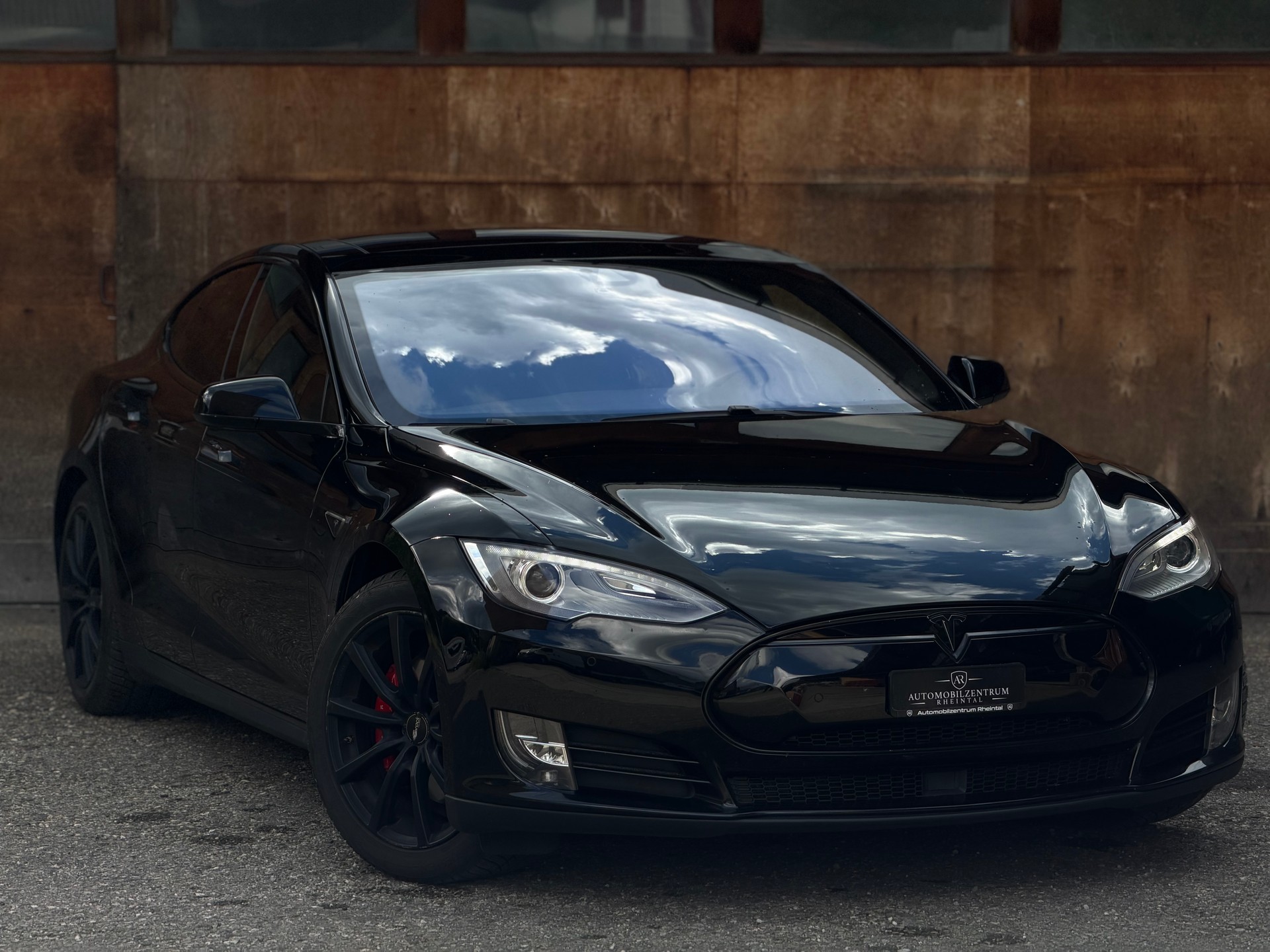 TESLA Model S 85 D Performance-showroom-element-2